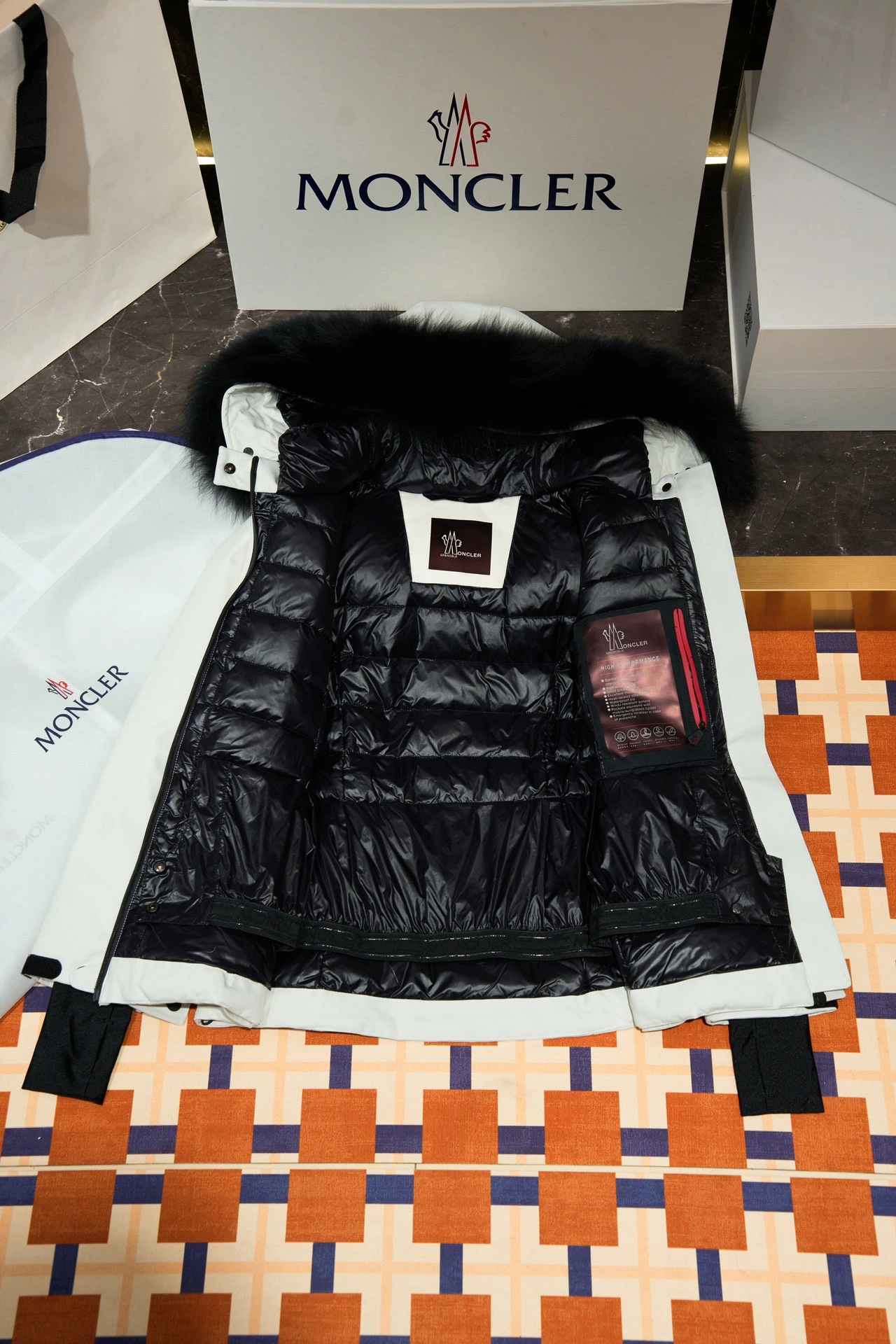 Resilient Moncler Down Jackets 146238