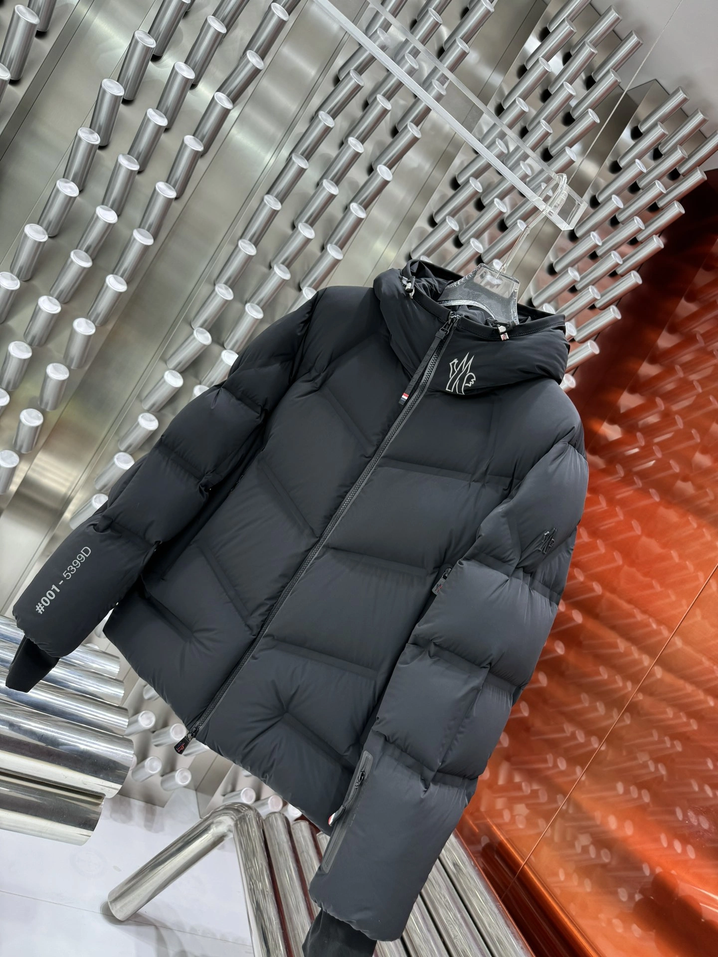Refined Moncler Down Jackets 146223