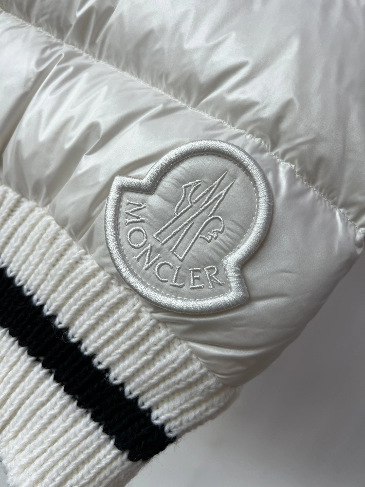 Supportive Moncler Down Jackets 146221
