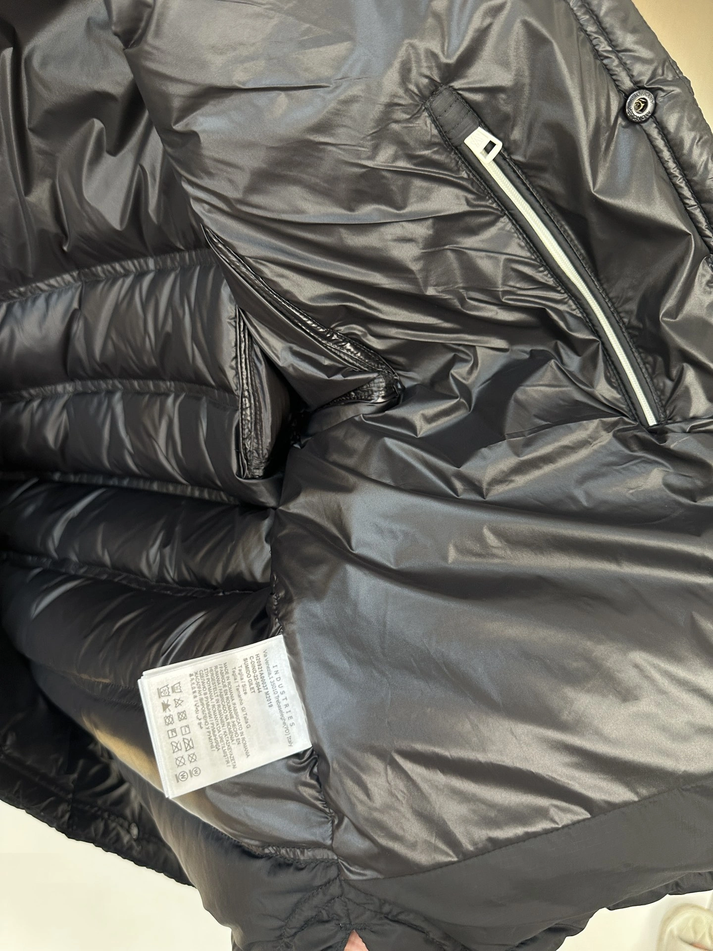 Sustainable Moncler Down Jackets 146217
