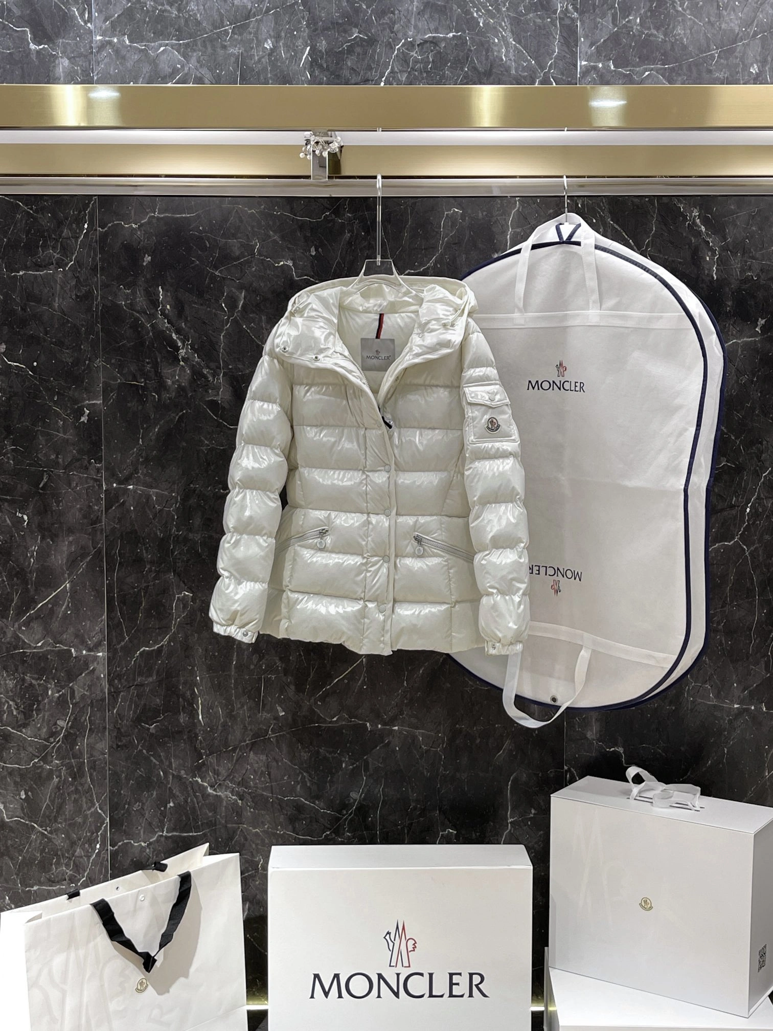 Moncler Down Jackets Unisex 146215