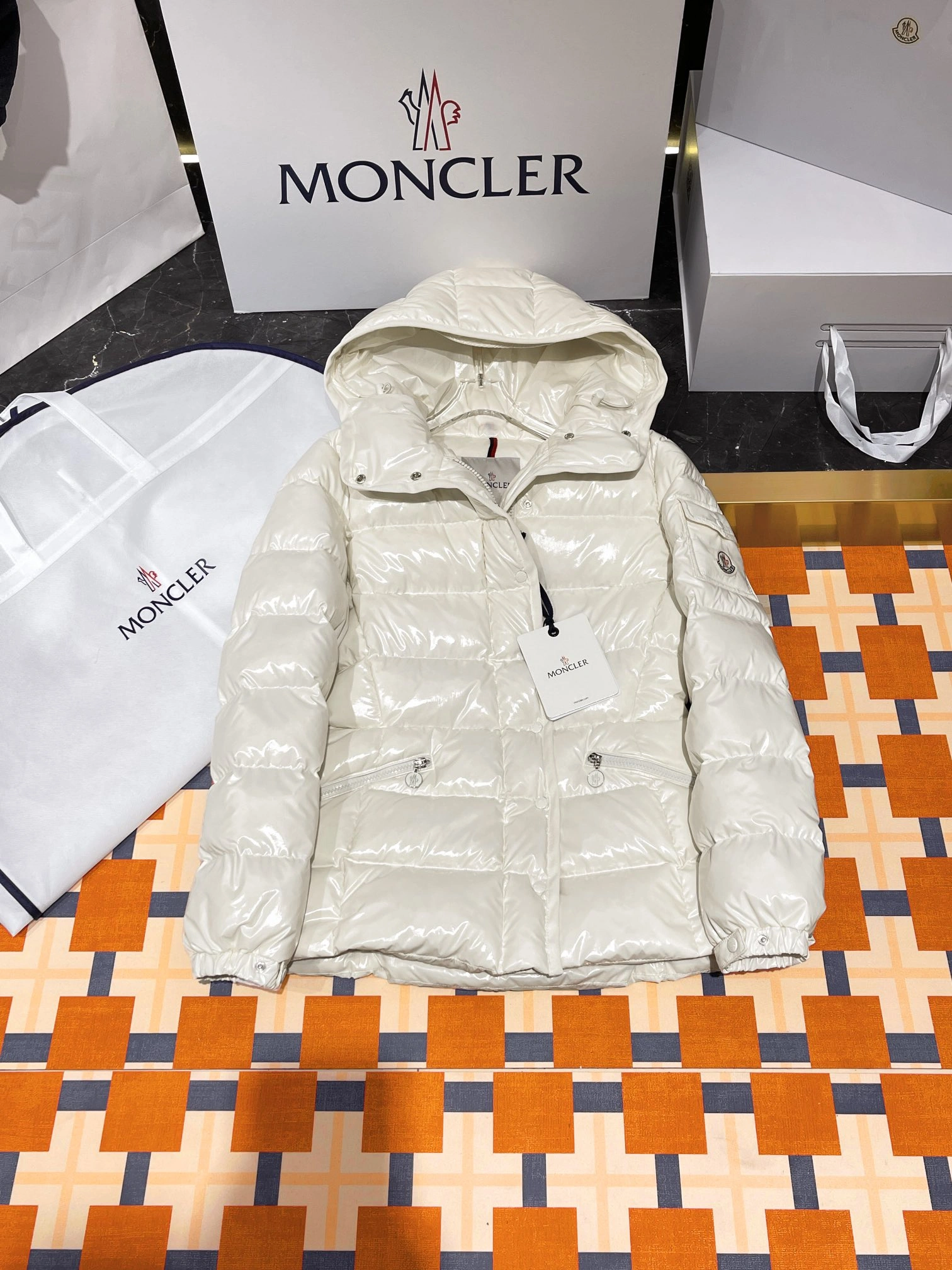 Moncler Down Jackets Unisex 146215