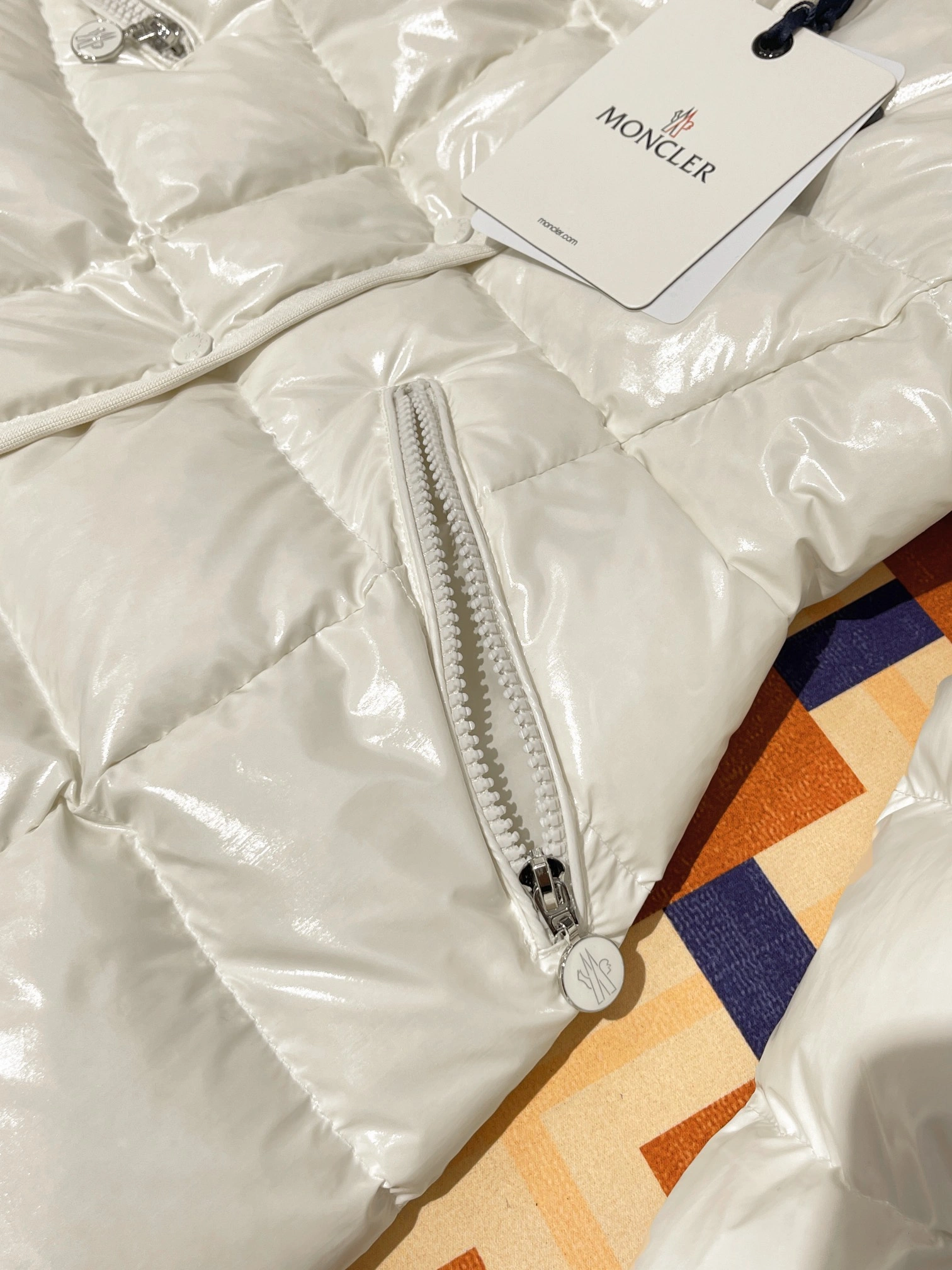 Moncler Down Jackets Unisex 146215