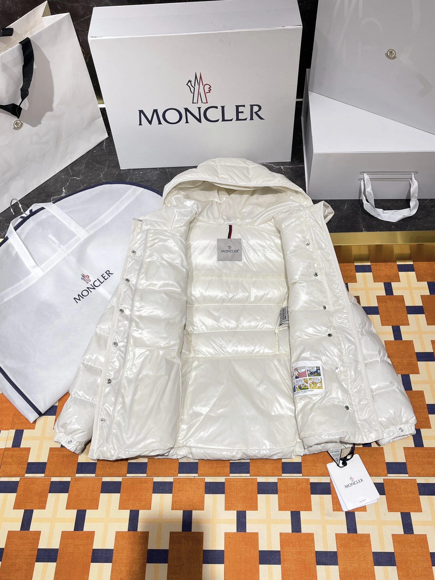 Moncler Down Jackets Unisex 146215