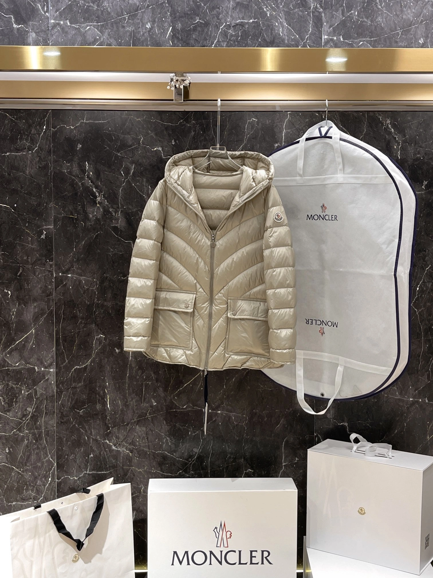 Moncler Down Jackets Supportive 146219