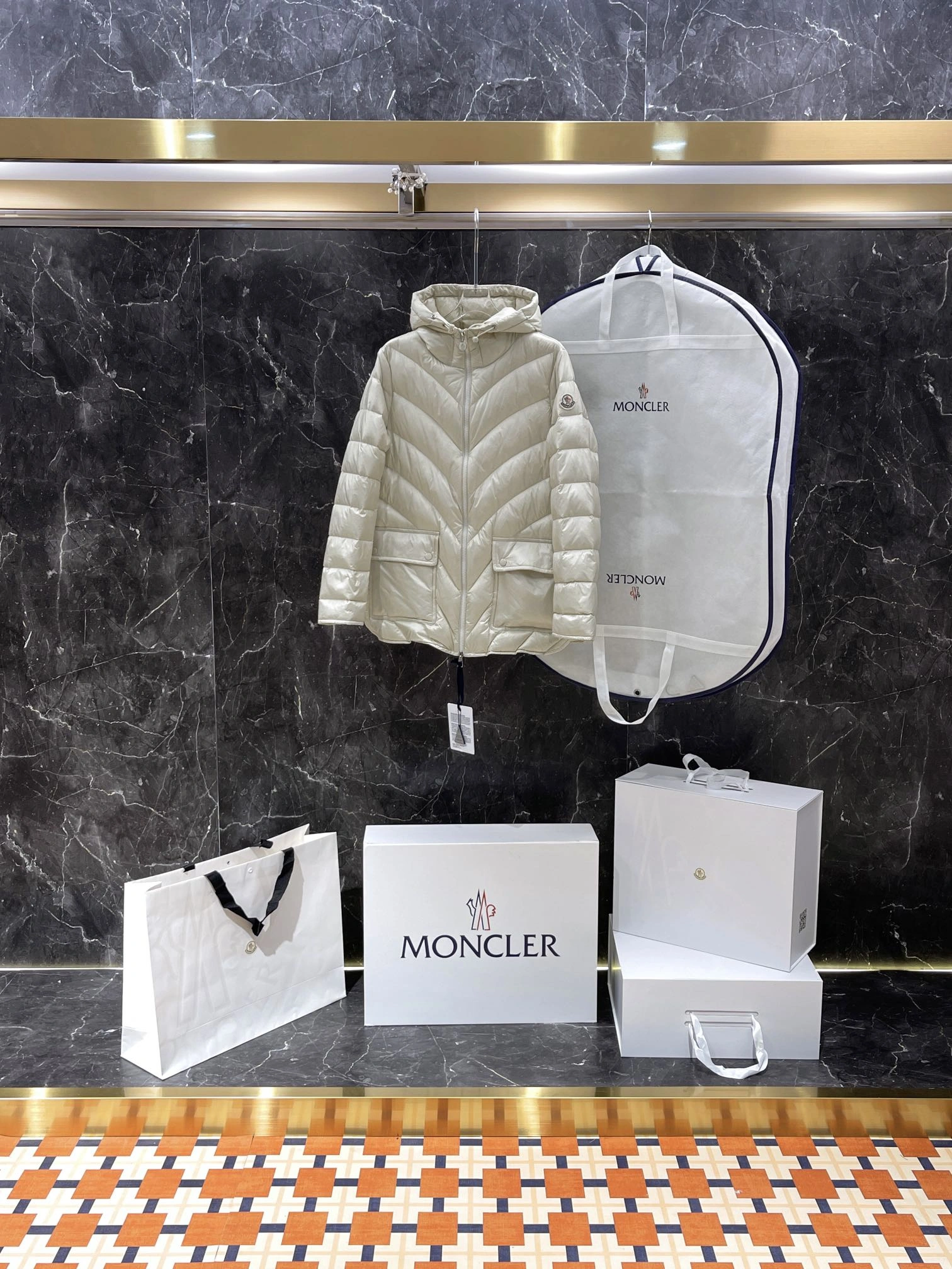 Sleek Moncler Down Jackets 146213