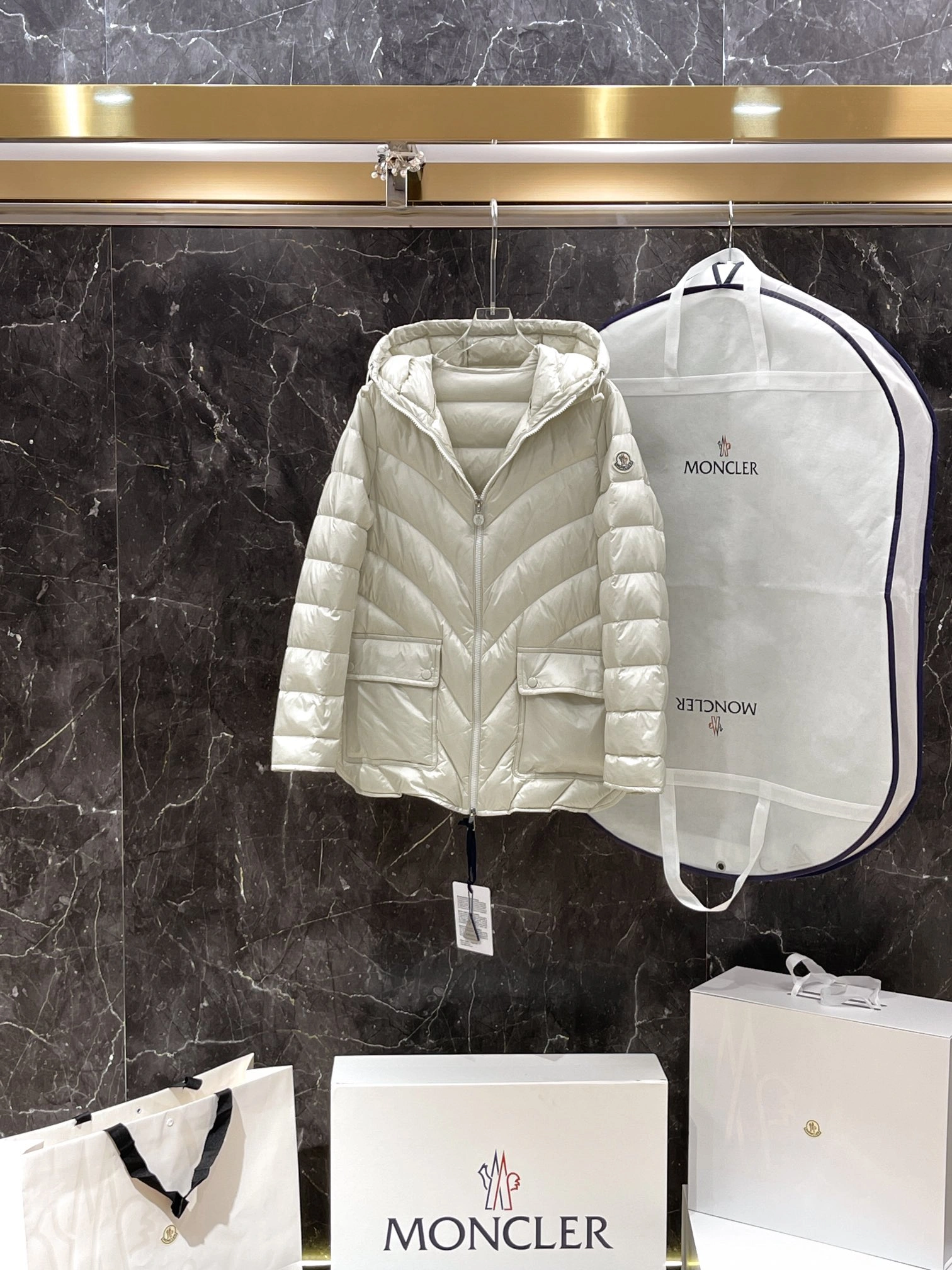 Sleek Moncler Down Jackets 146213