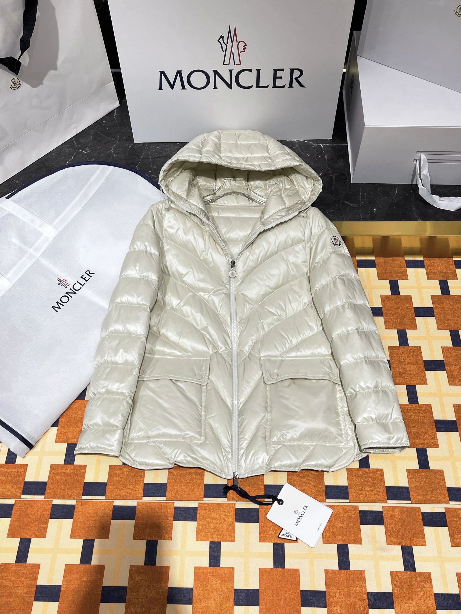 Sleek Moncler Down Jackets 146213