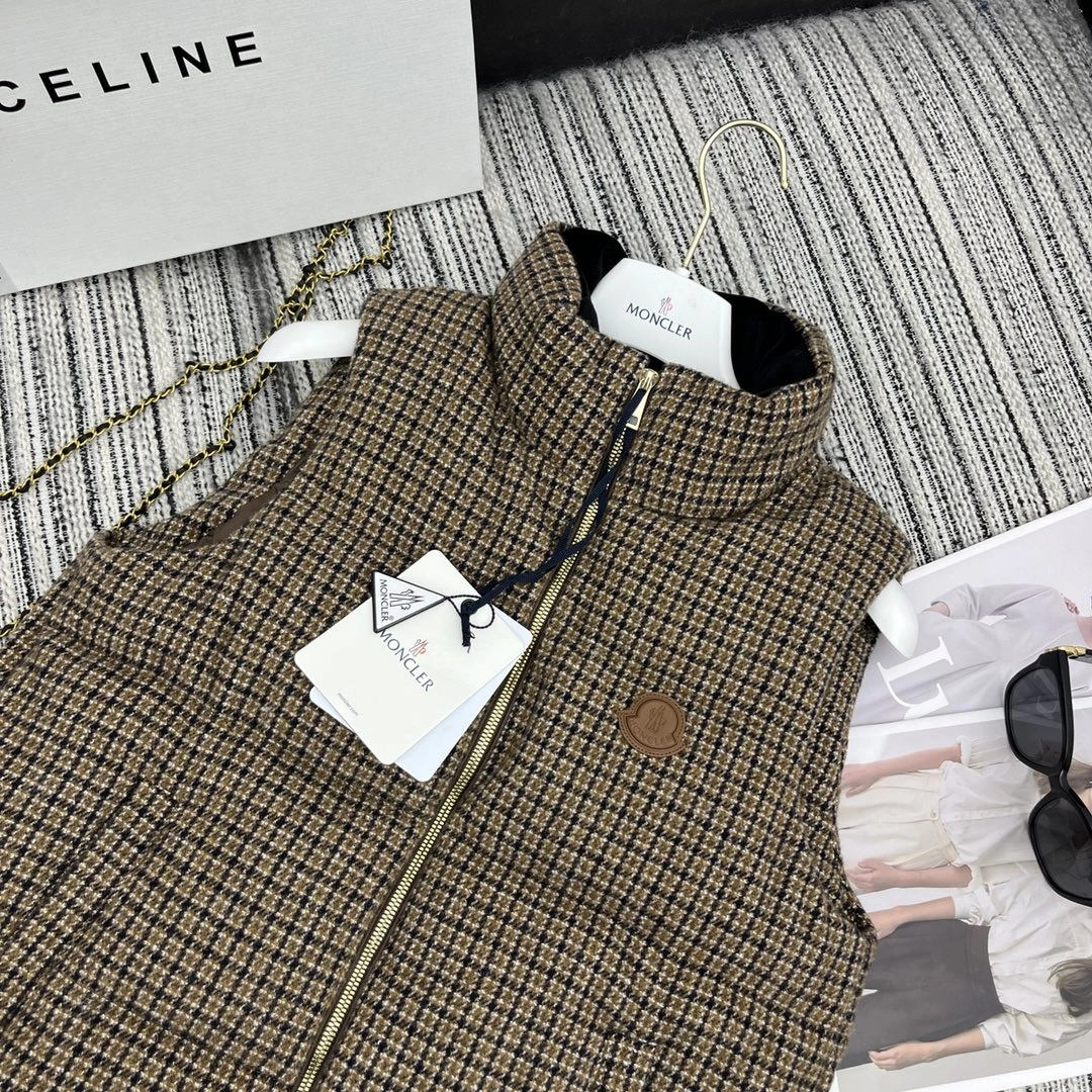 Moncler Down Jackets Versatile 146203