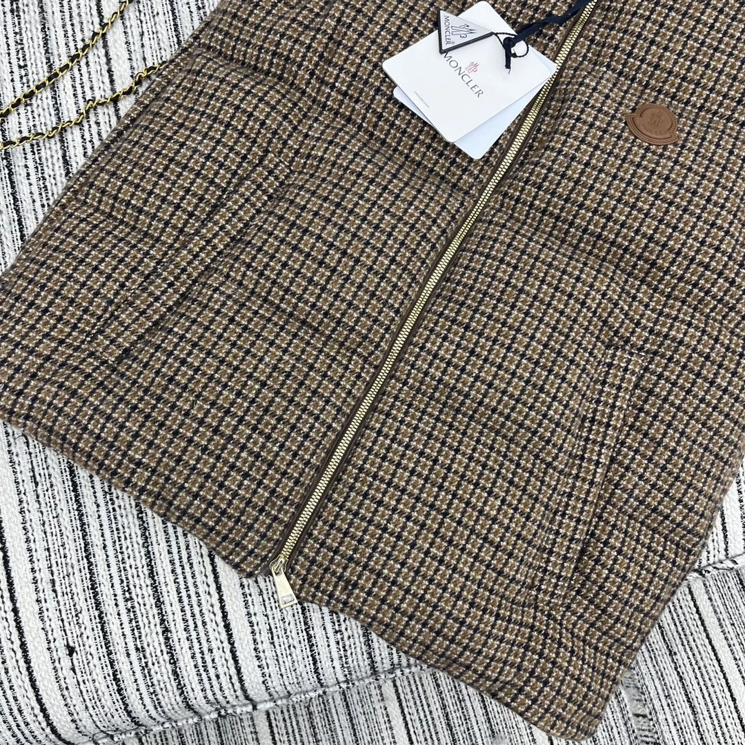 Moncler Down Jackets Versatile 146203