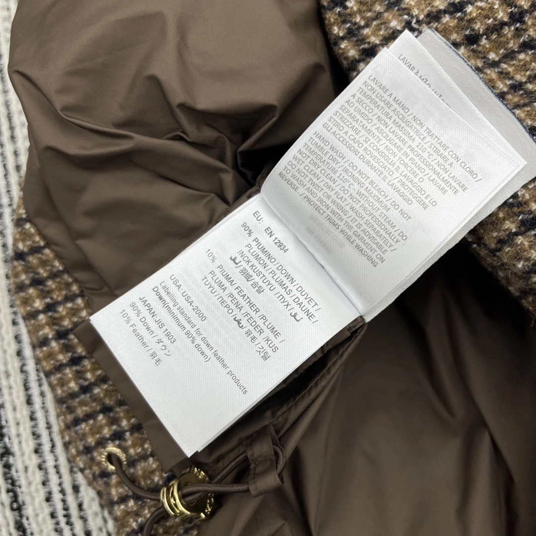 Moncler Down Jackets Versatile 146203