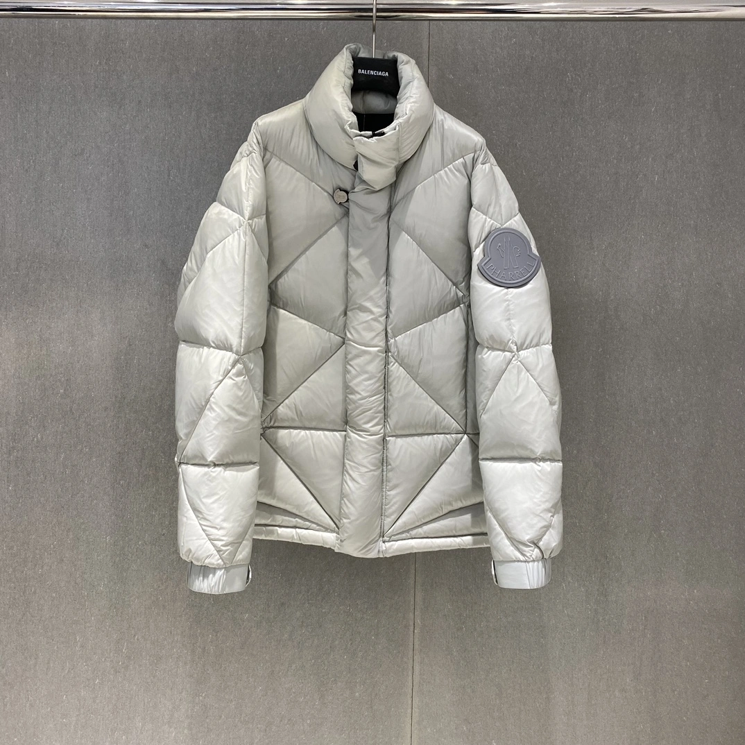 Tailored Moncler Down Jackets 146227