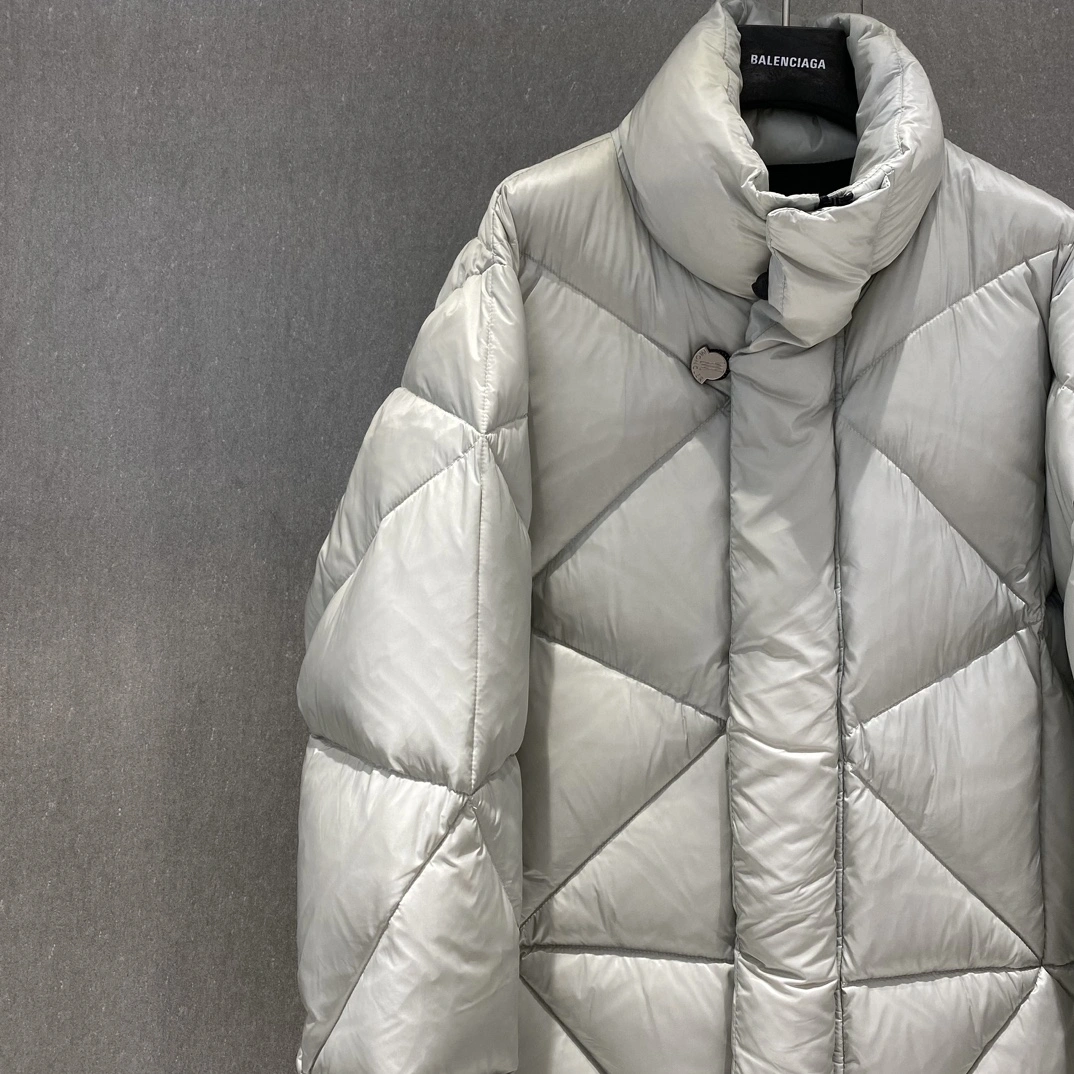 Tailored Moncler Down Jackets 146227