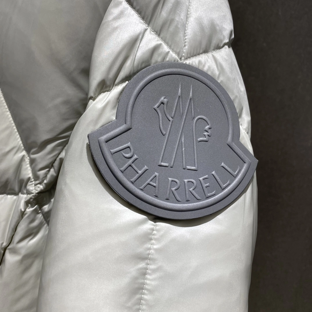 Tailored Moncler Down Jackets 146227