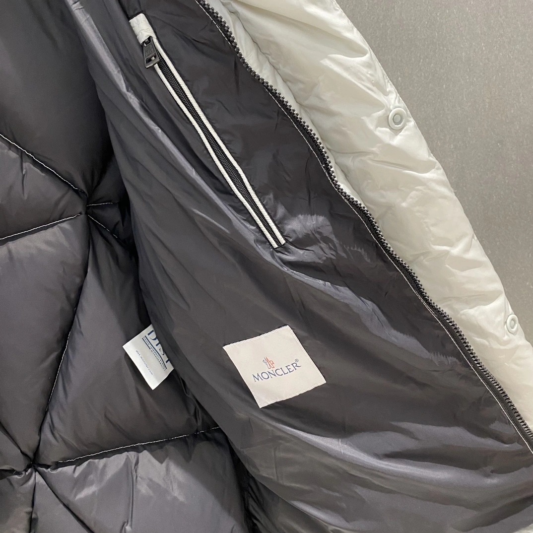 Tailored Moncler Down Jackets 146227