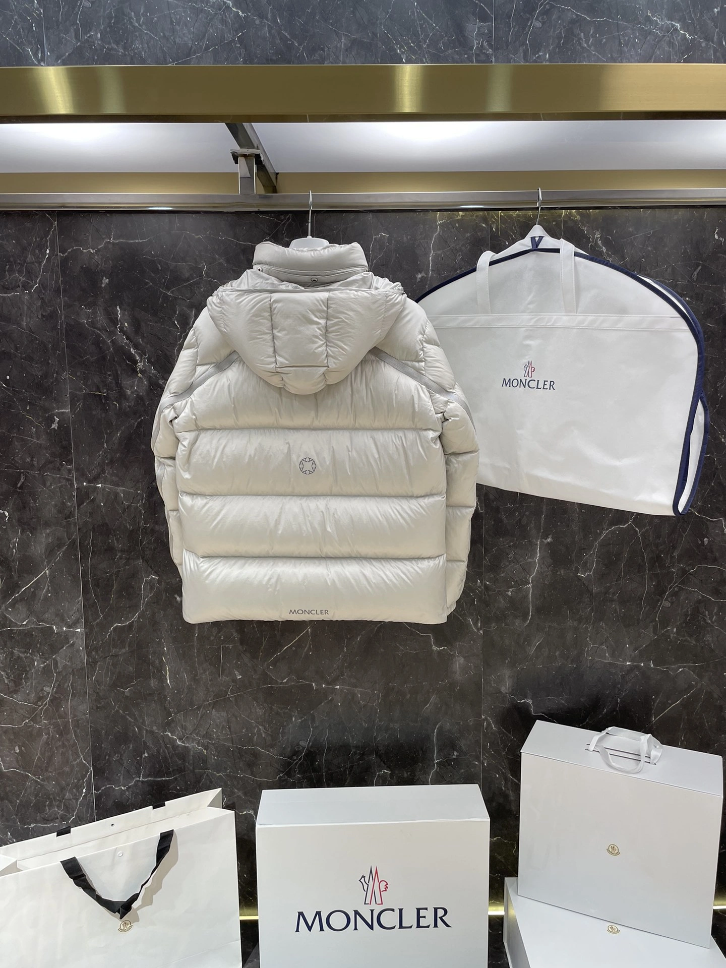 Comfortable Moncler Down Jackets 146200