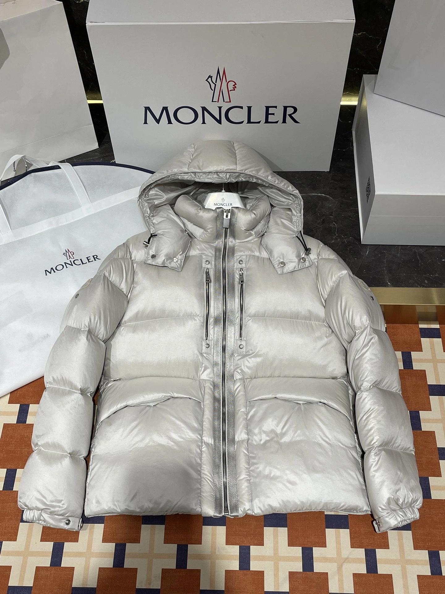 Comfortable Moncler Down Jackets 146200