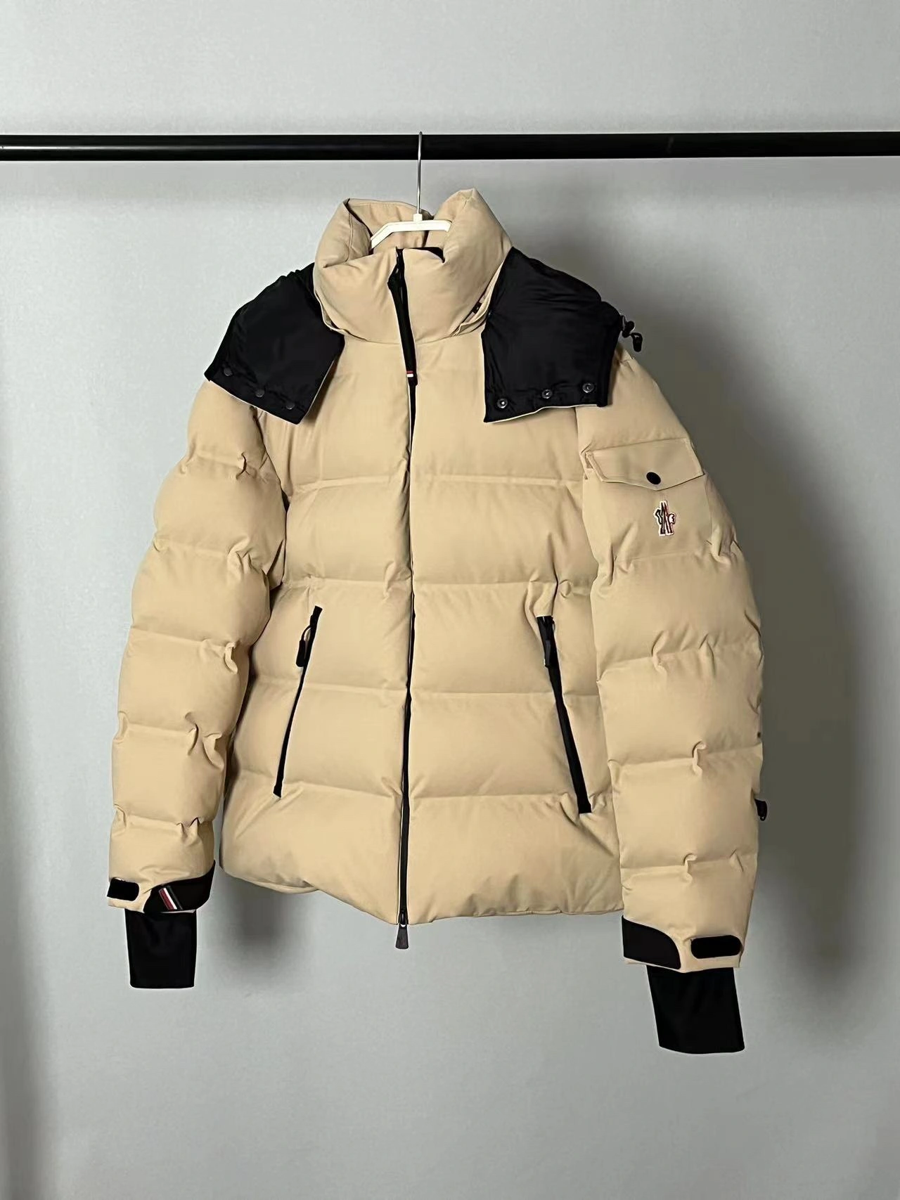 Moncler Down Jackets FlexibleFit 146194