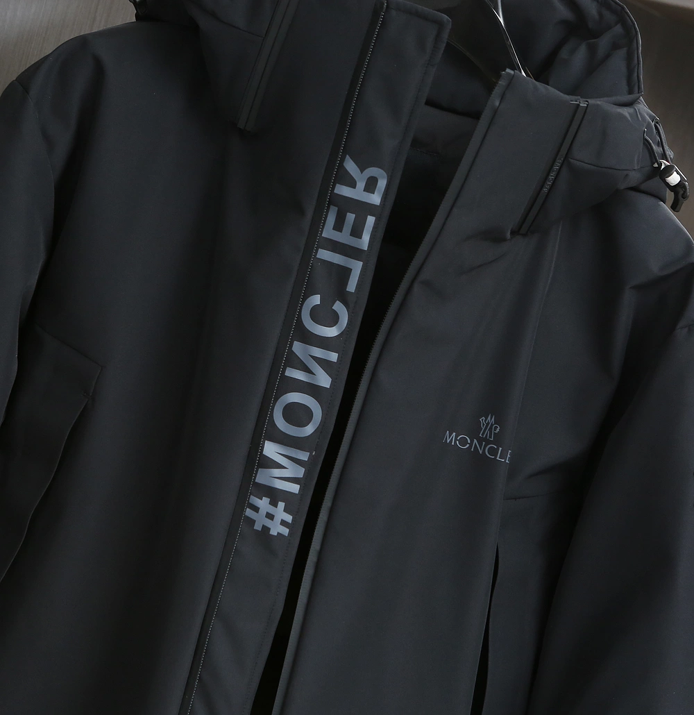 Moncler Down Jackets Compact 146187