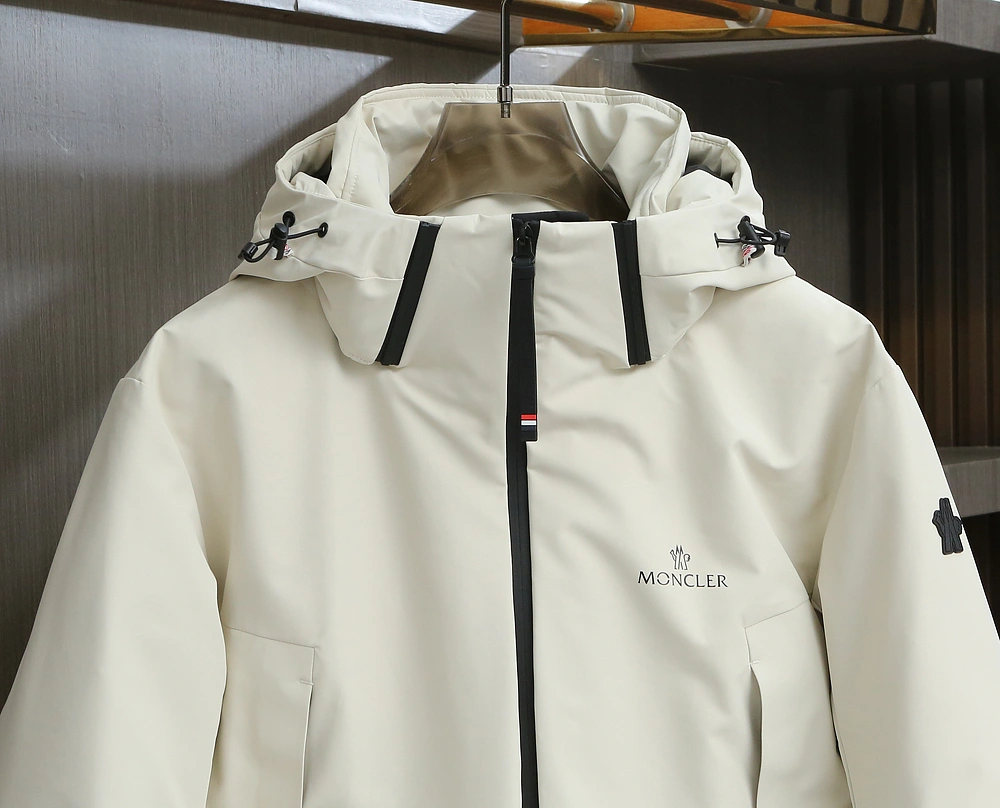 Bright Moncler Down Jackets 146186