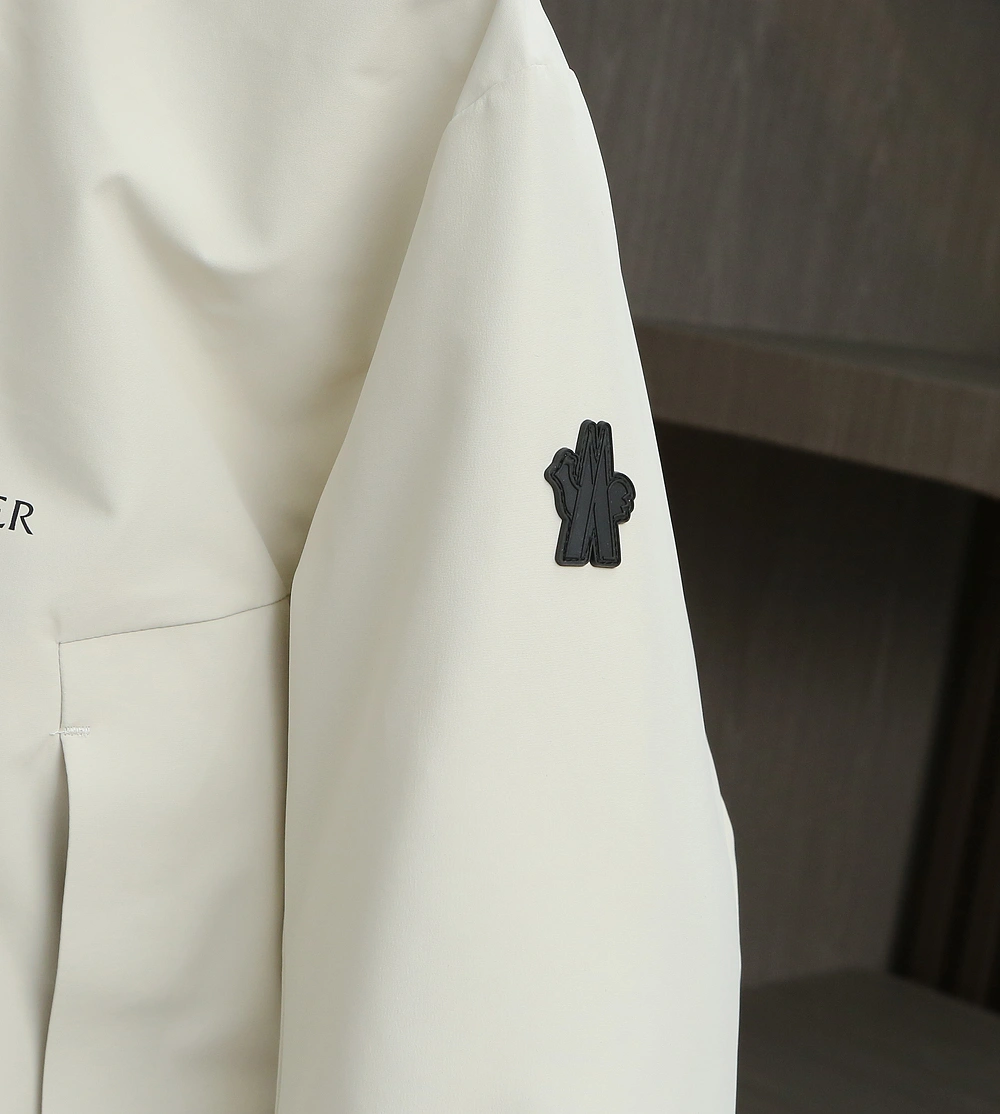 Bright Moncler Down Jackets 146186