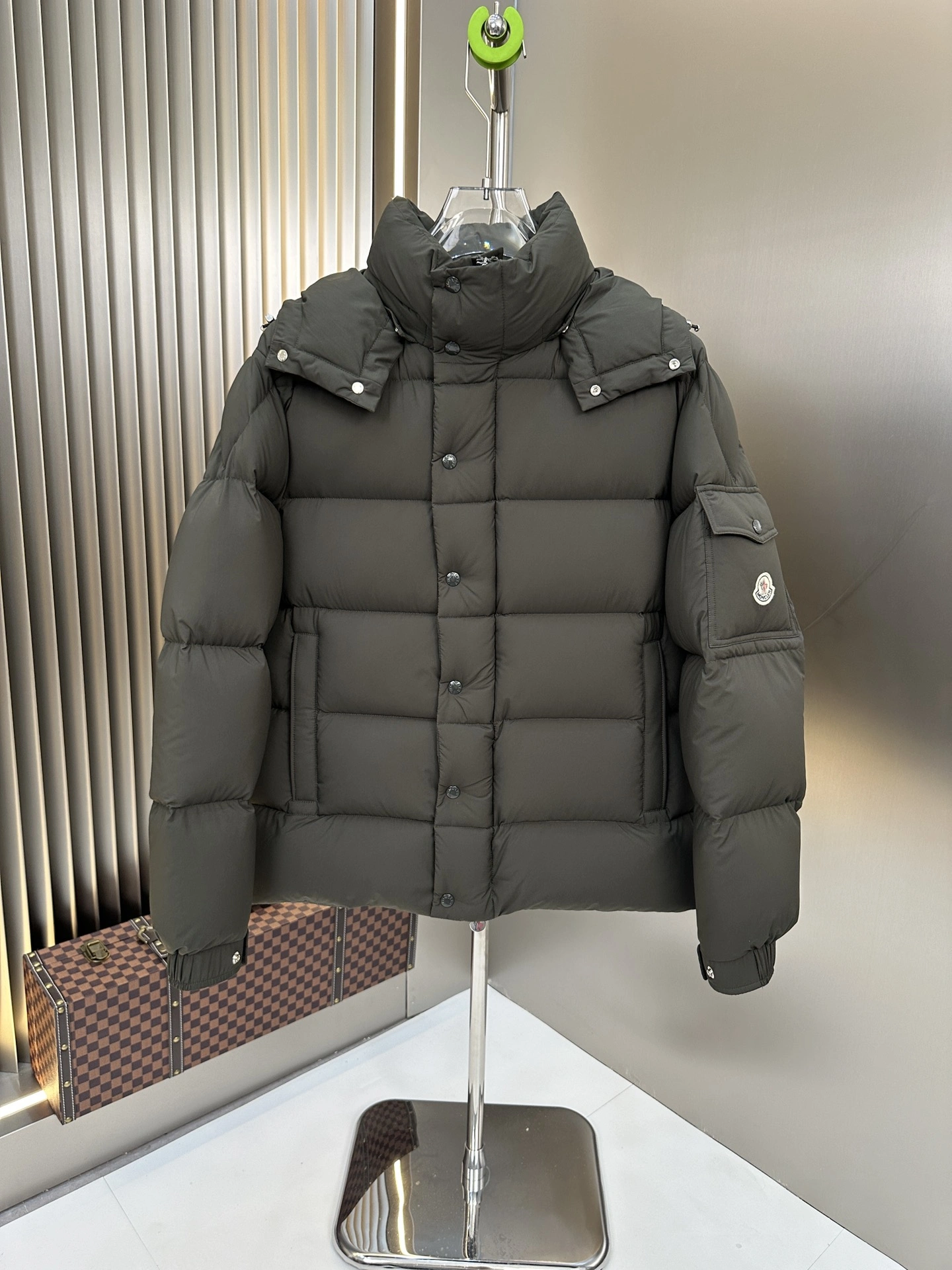 Bright Moncler Down Jackets 146180