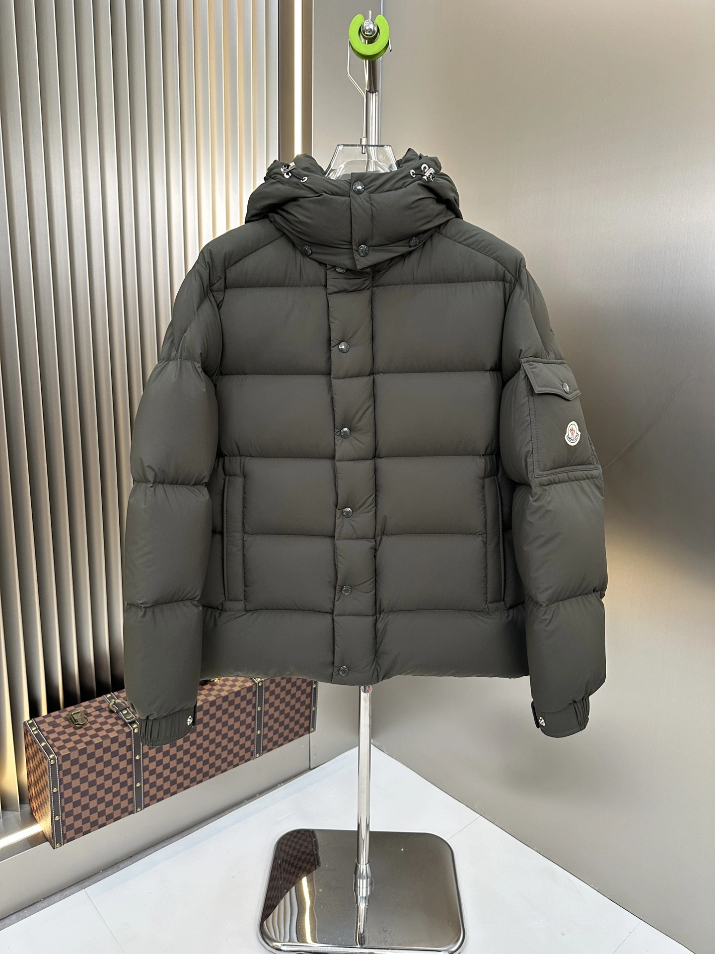 Bright Moncler Down Jackets 146180