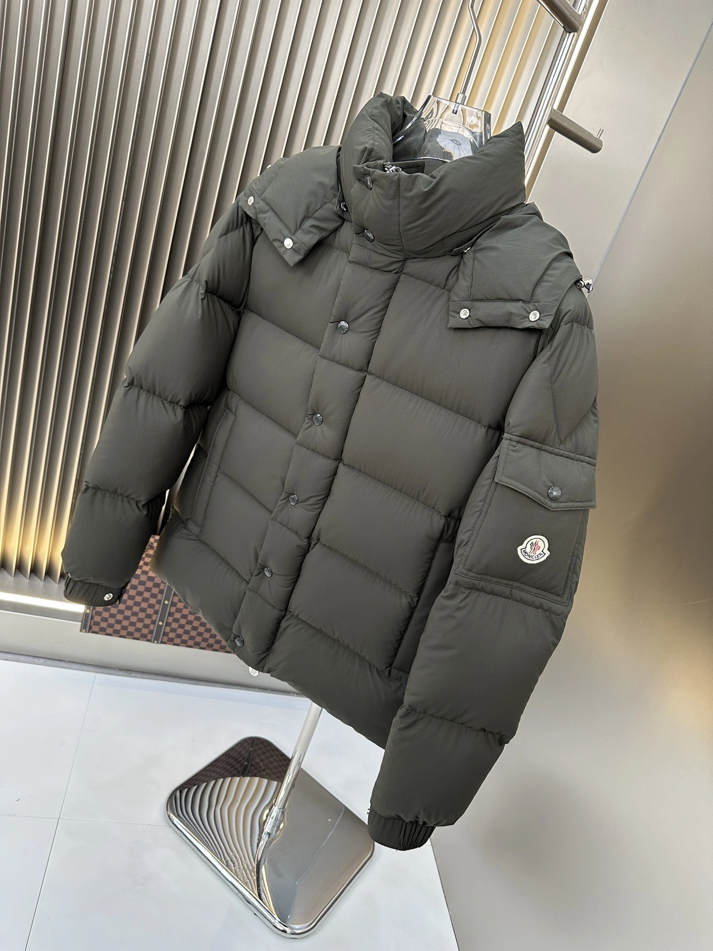 Bright Moncler Down Jackets 146180