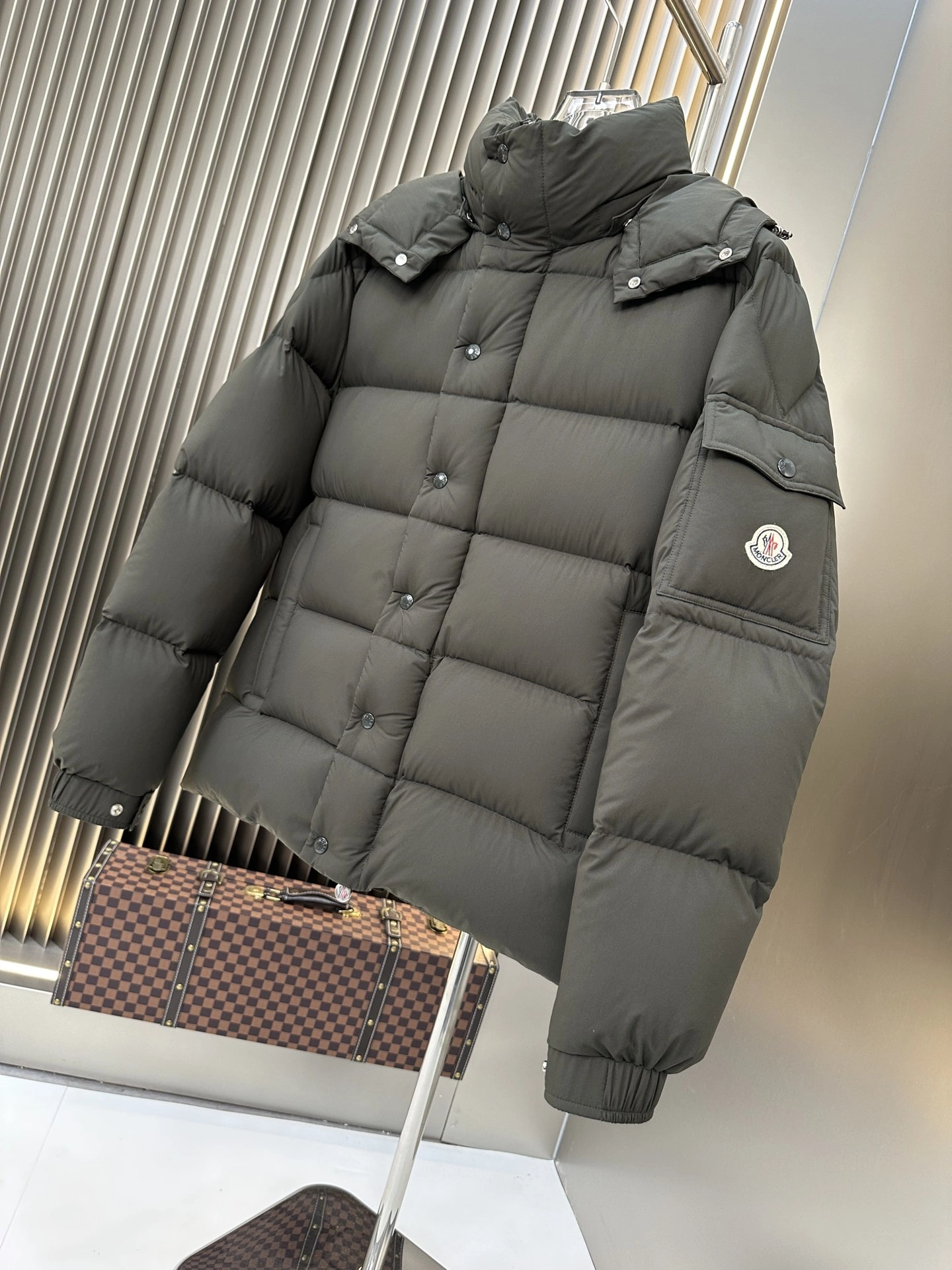 Bright Moncler Down Jackets 146180