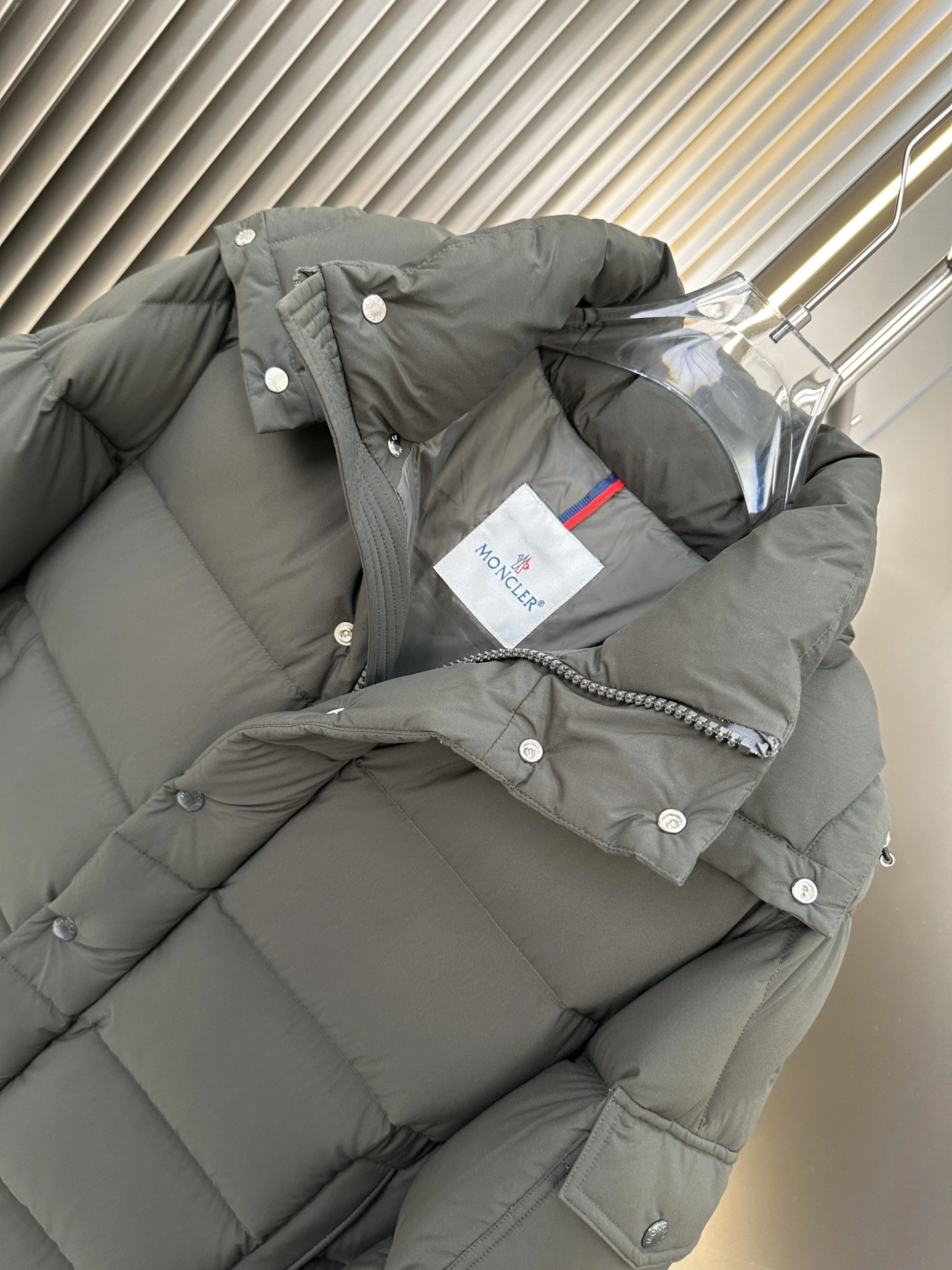 Bright Moncler Down Jackets 146180