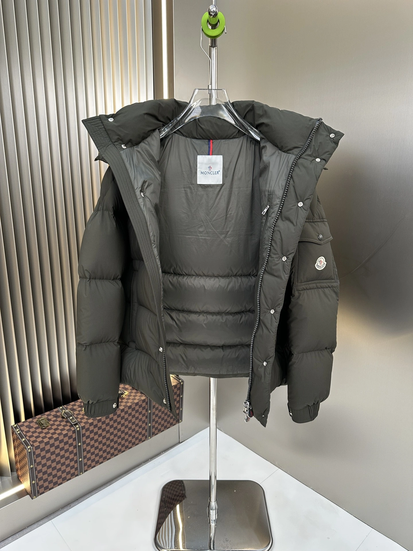 Bright Moncler Down Jackets 146180