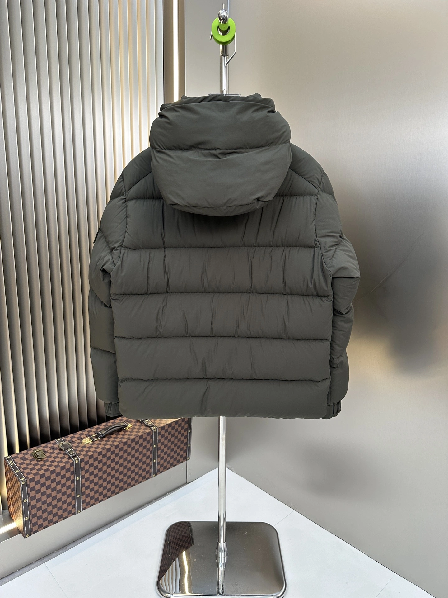 Bright Moncler Down Jackets 146180