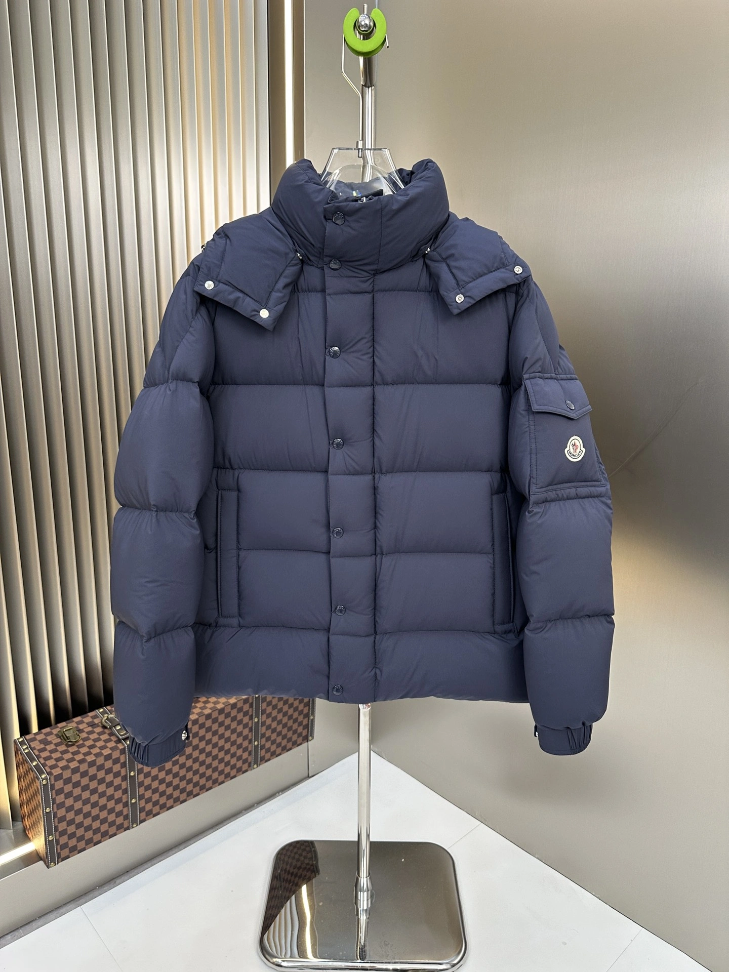 WaterResistant Moncler Down Jackets 146174