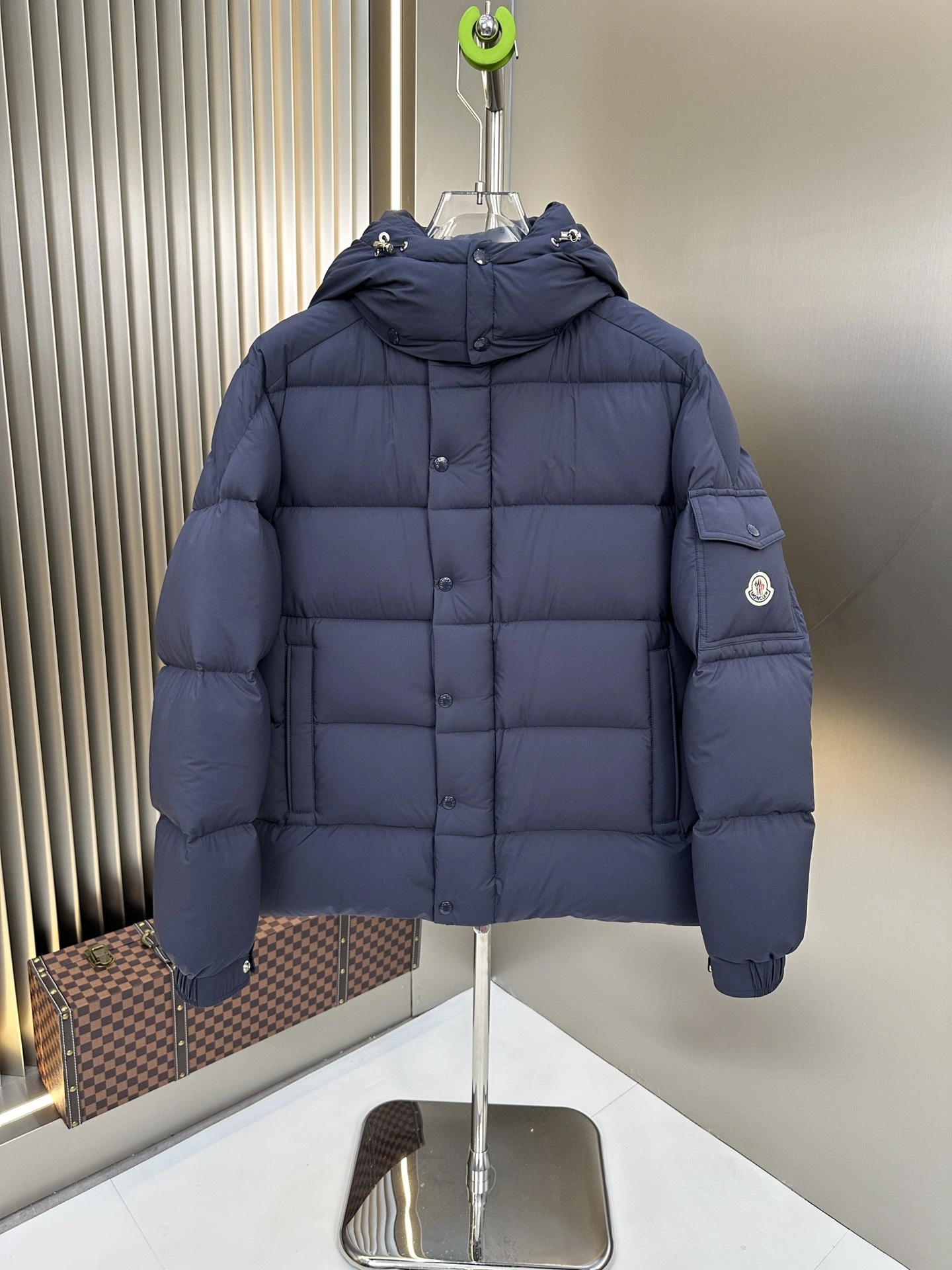 WaterResistant Moncler Down Jackets 146174