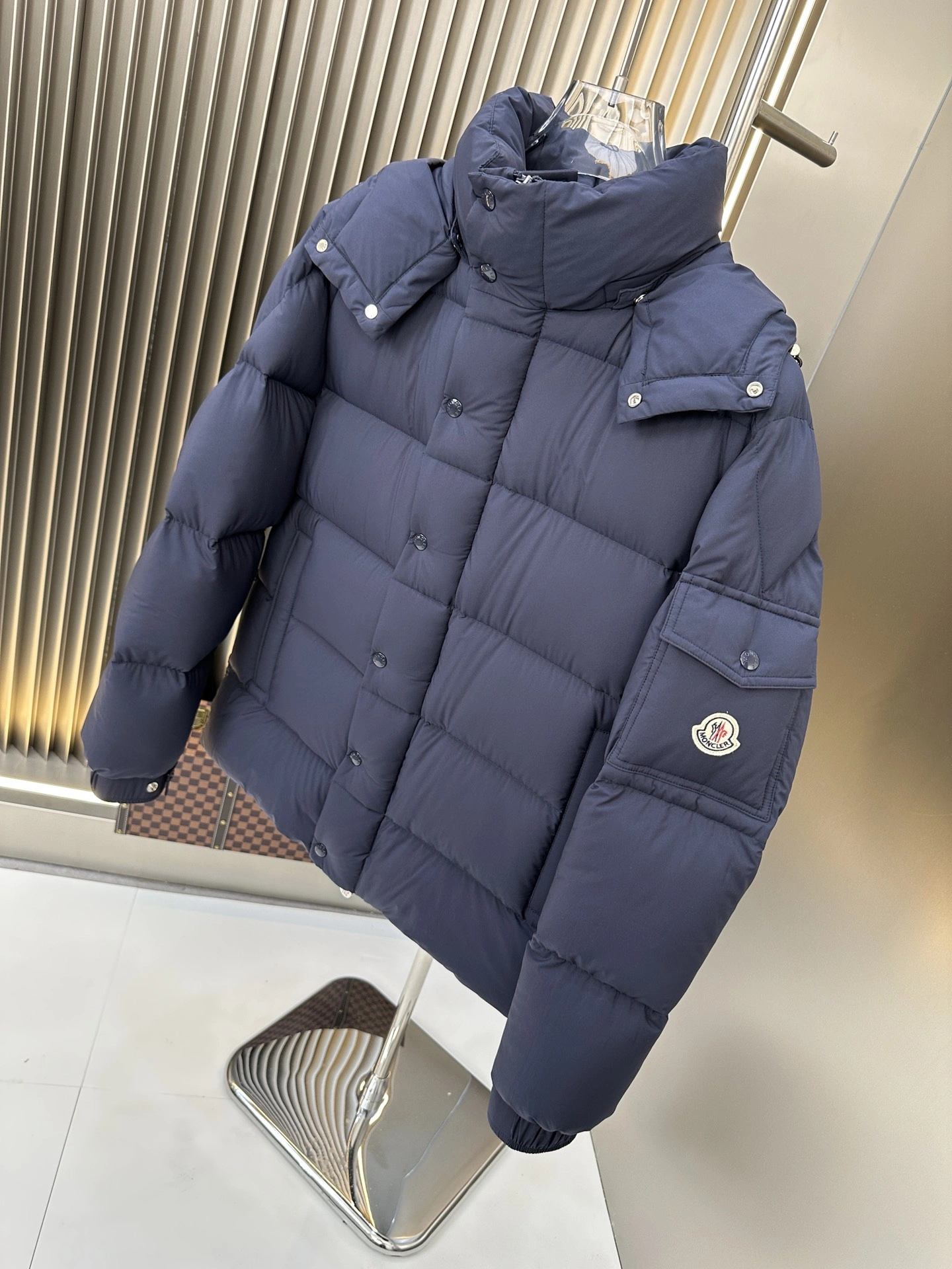 WaterResistant Moncler Down Jackets 146174