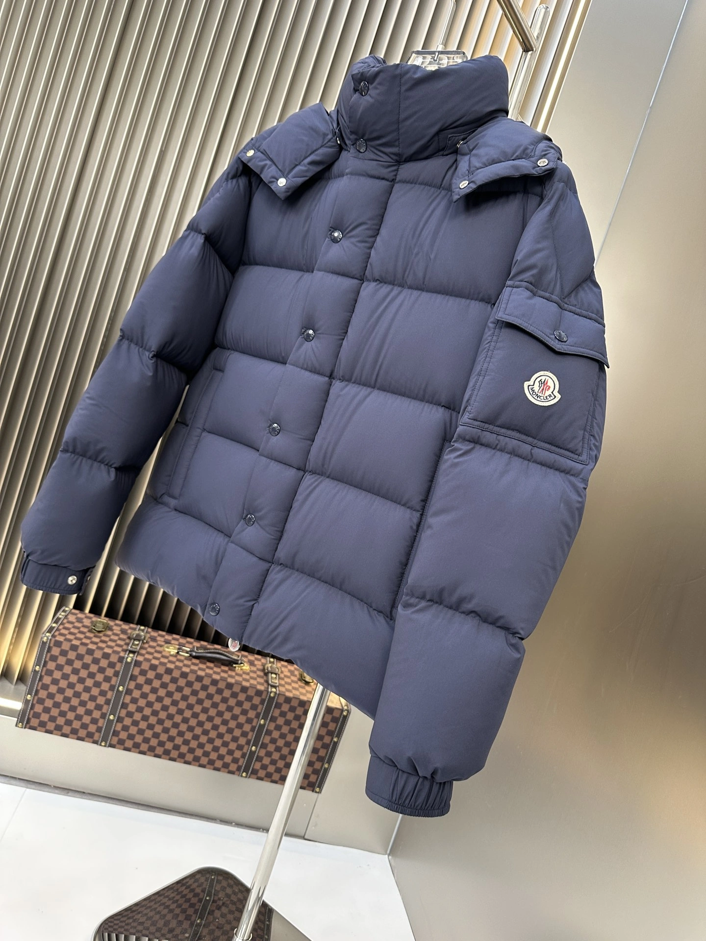 WaterResistant Moncler Down Jackets 146174