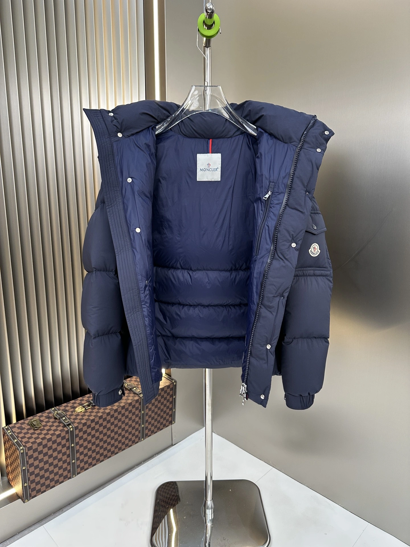 WaterResistant Moncler Down Jackets 146174