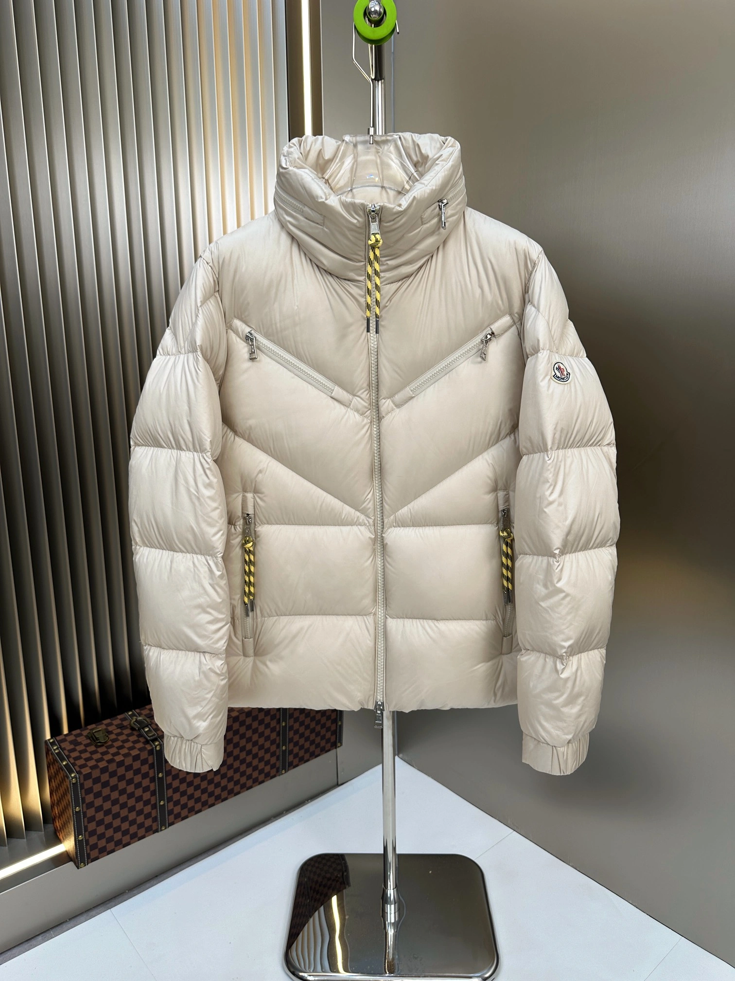 Moncler Down Jackets Sophisticated 146168
