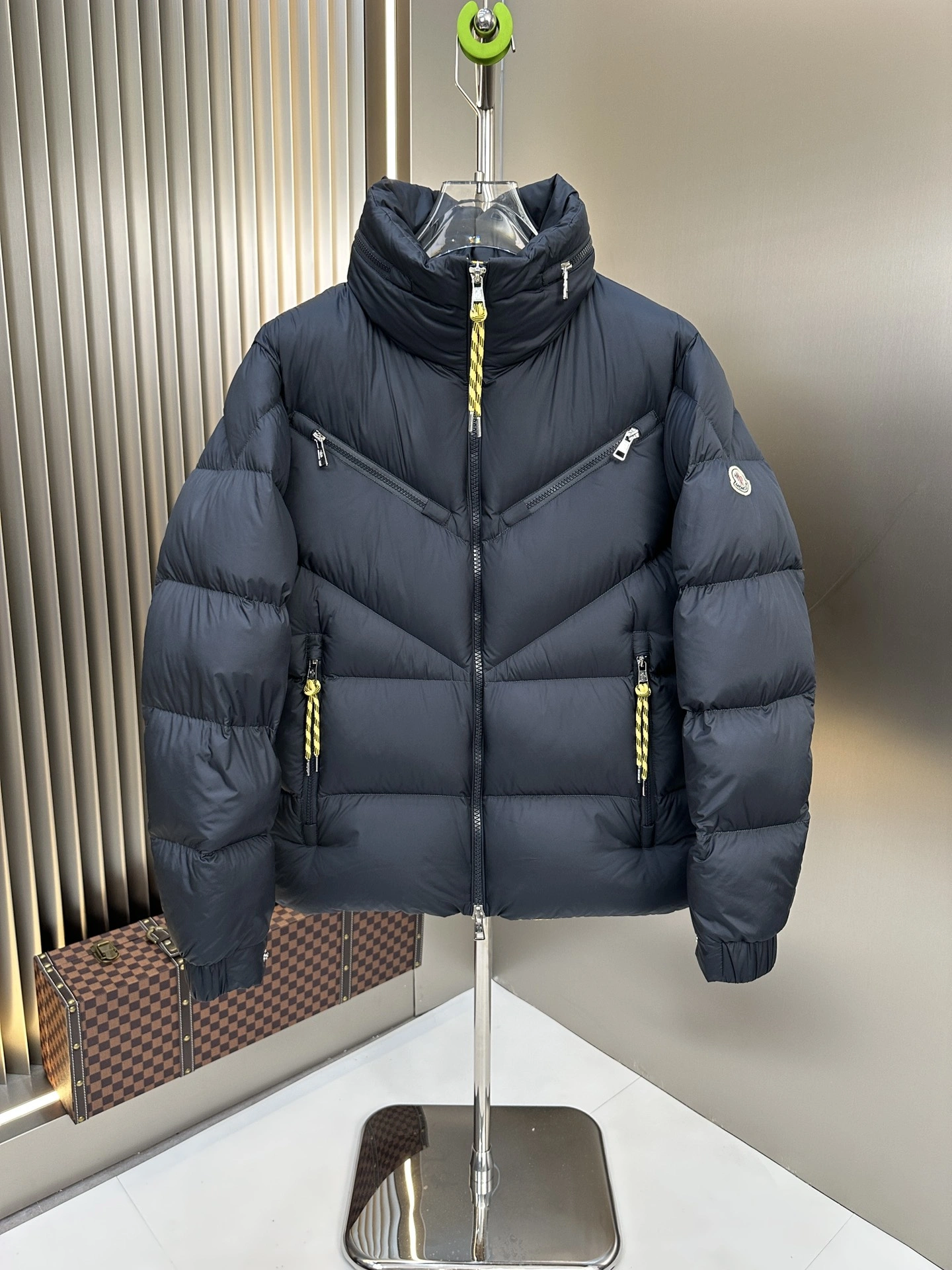 Moncler Down Jackets Sophisticated 146168