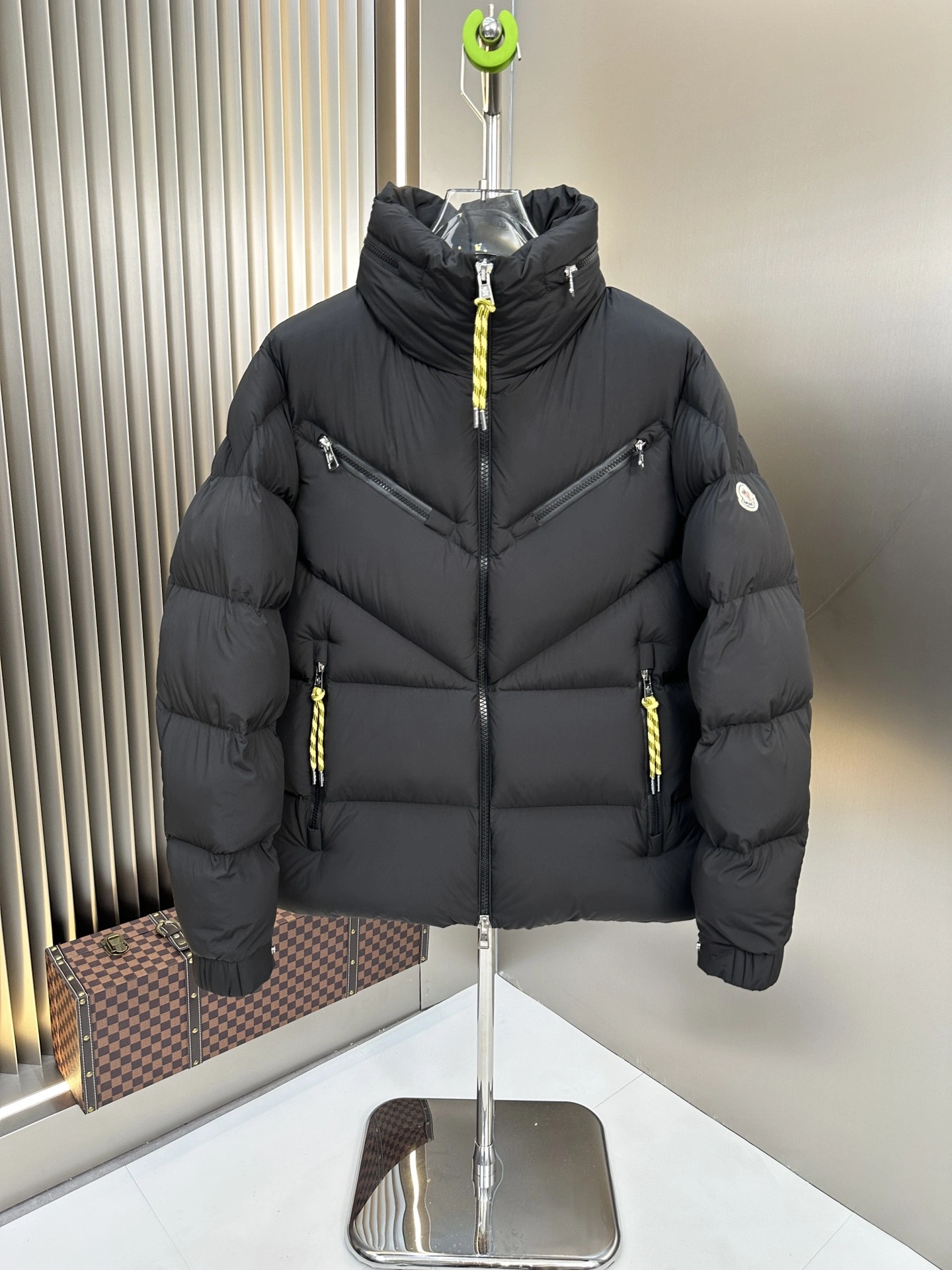 Moncler Down Jackets Sophisticated 146168