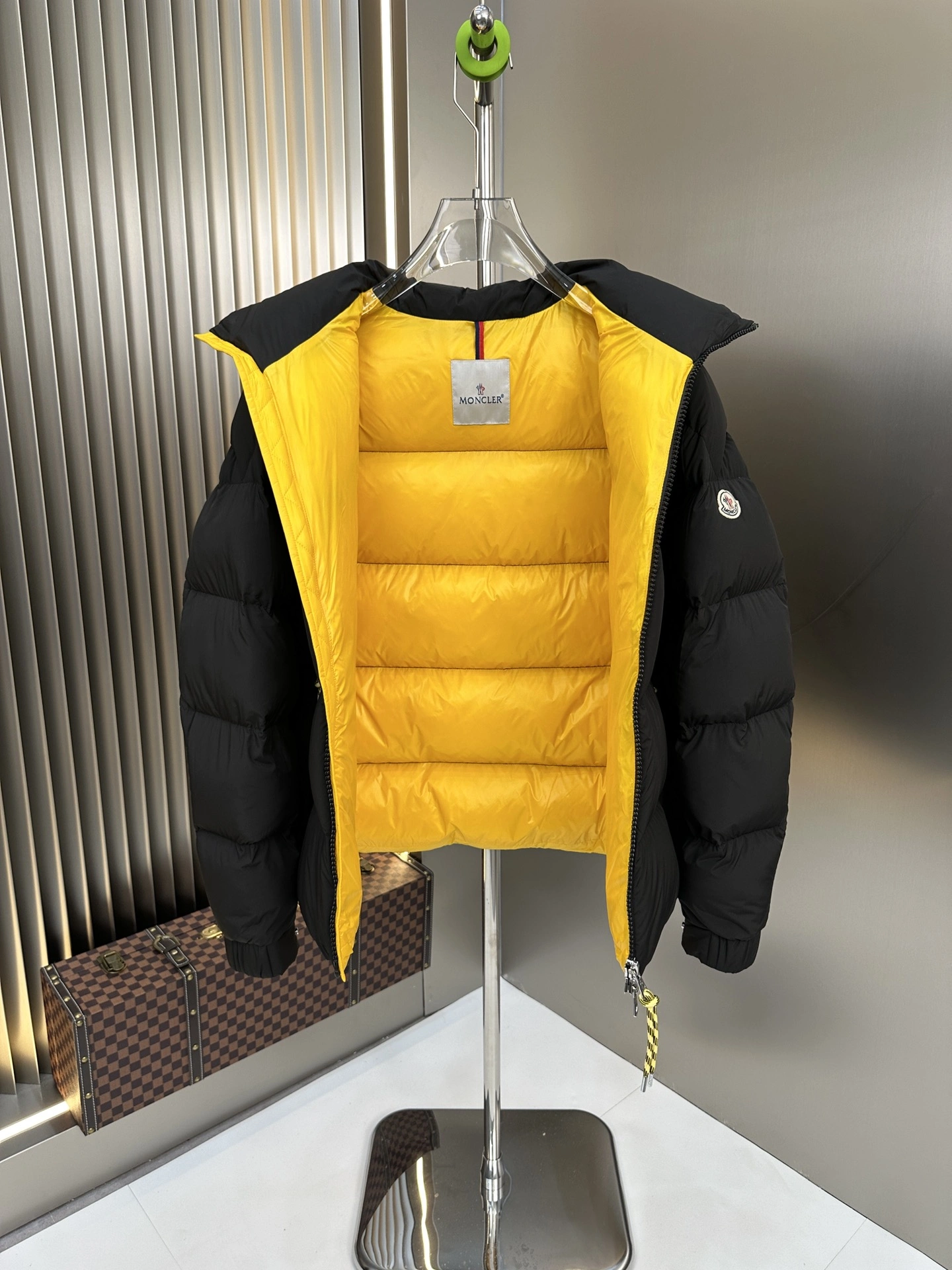 Moncler Down Jackets Sophisticated 146168