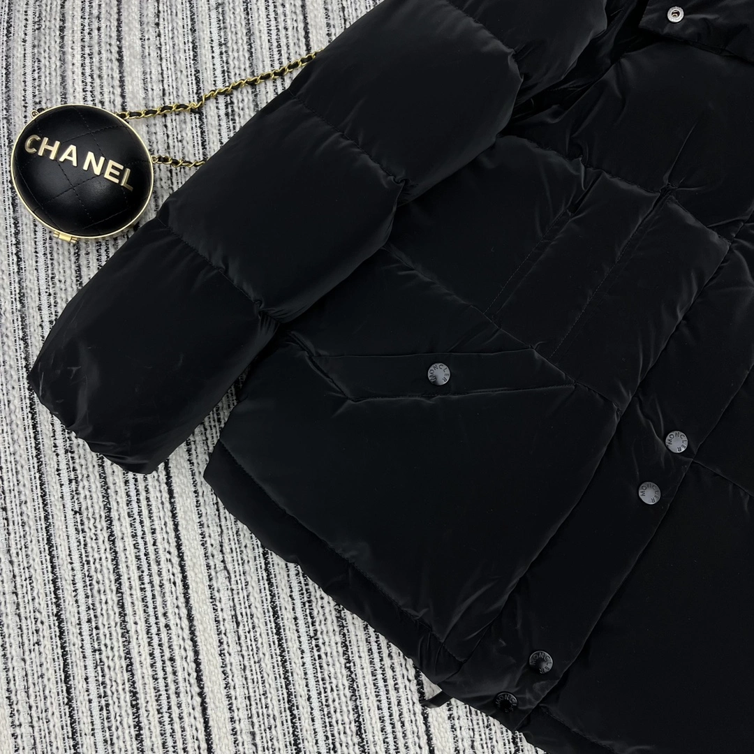 Resilient Moncler Down Jackets 146231