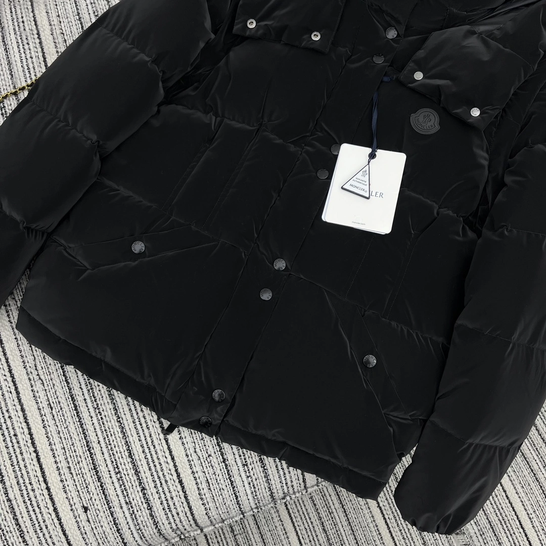Resilient Moncler Down Jackets 146231
