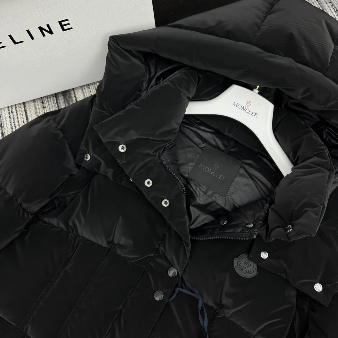 Resilient Moncler Down Jackets 146231