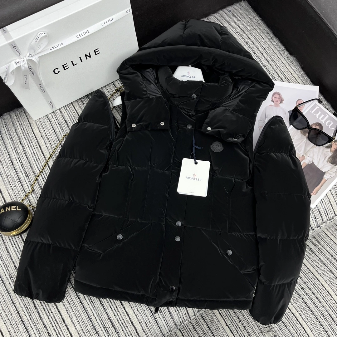 Resilient Moncler Down Jackets 146231
