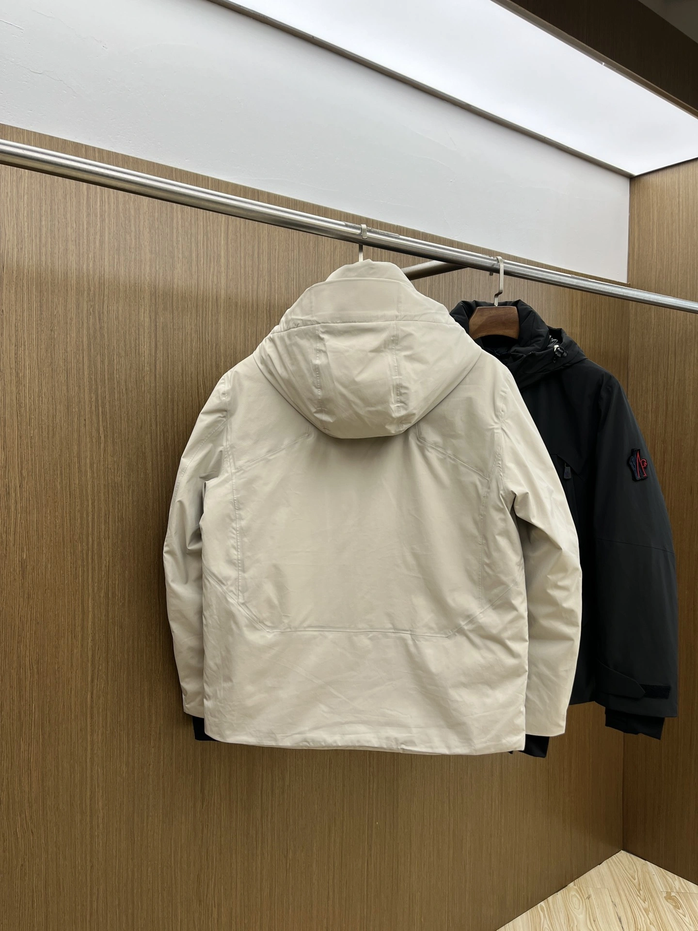 Moncler Down Jackets OnTrend 146161