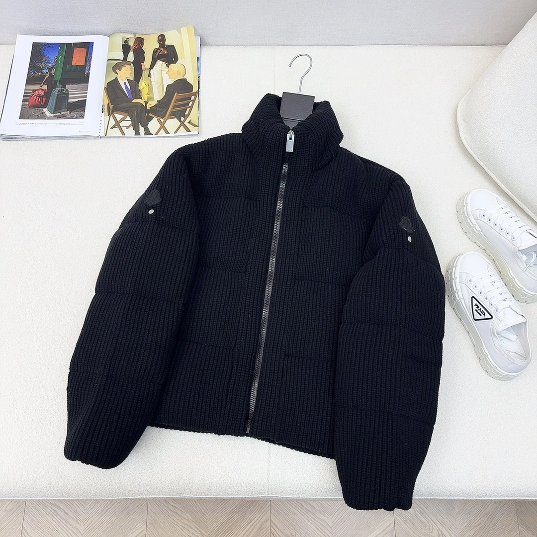 Stretchable Moncler Down Jackets 146176