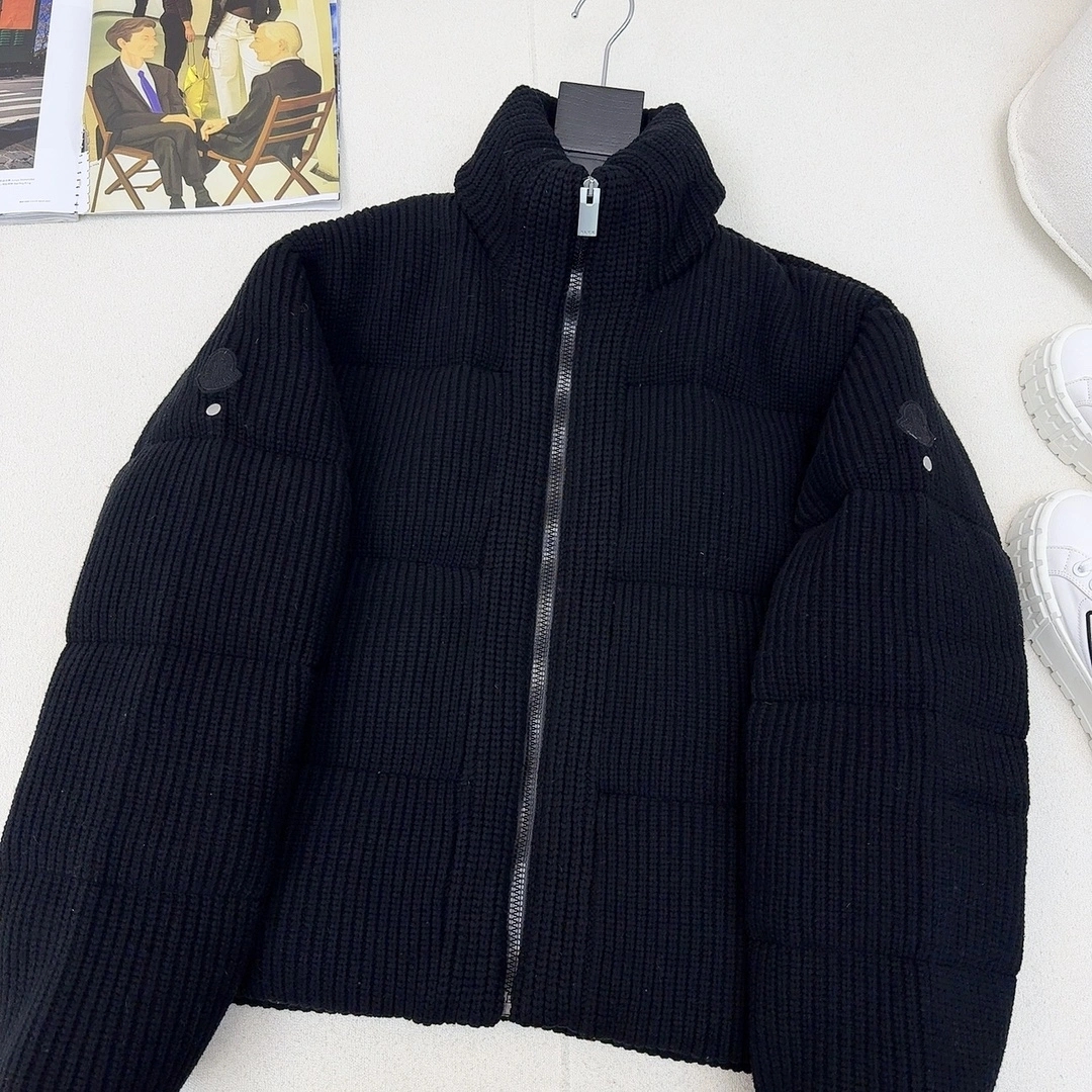 Stretchable Moncler Down Jackets 146176