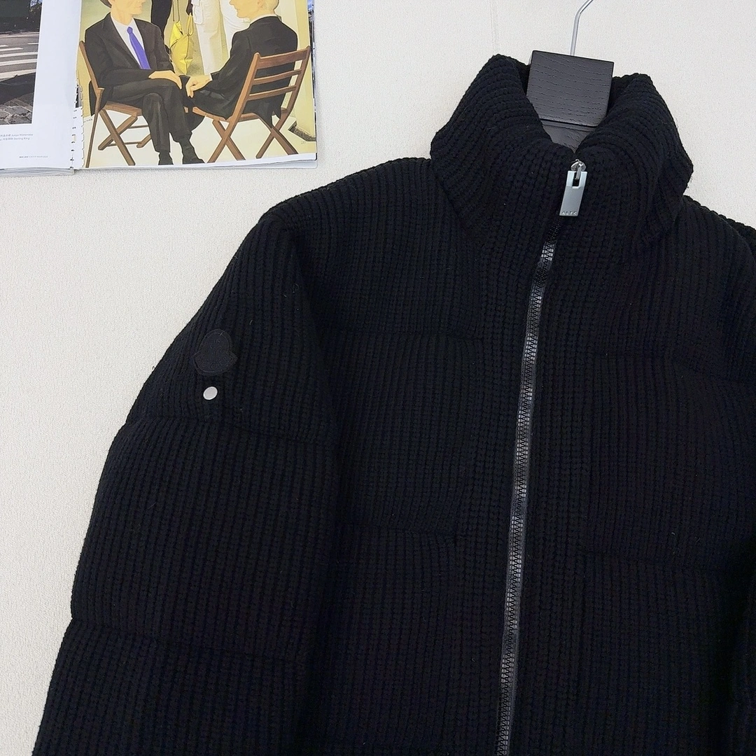 Stretchable Moncler Down Jackets 146176