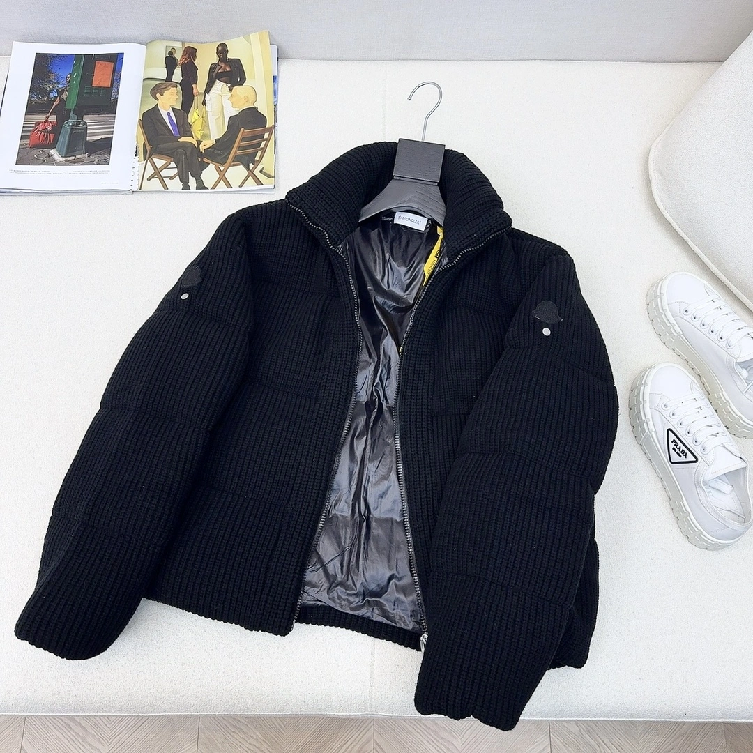 Stretchable Moncler Down Jackets 146176